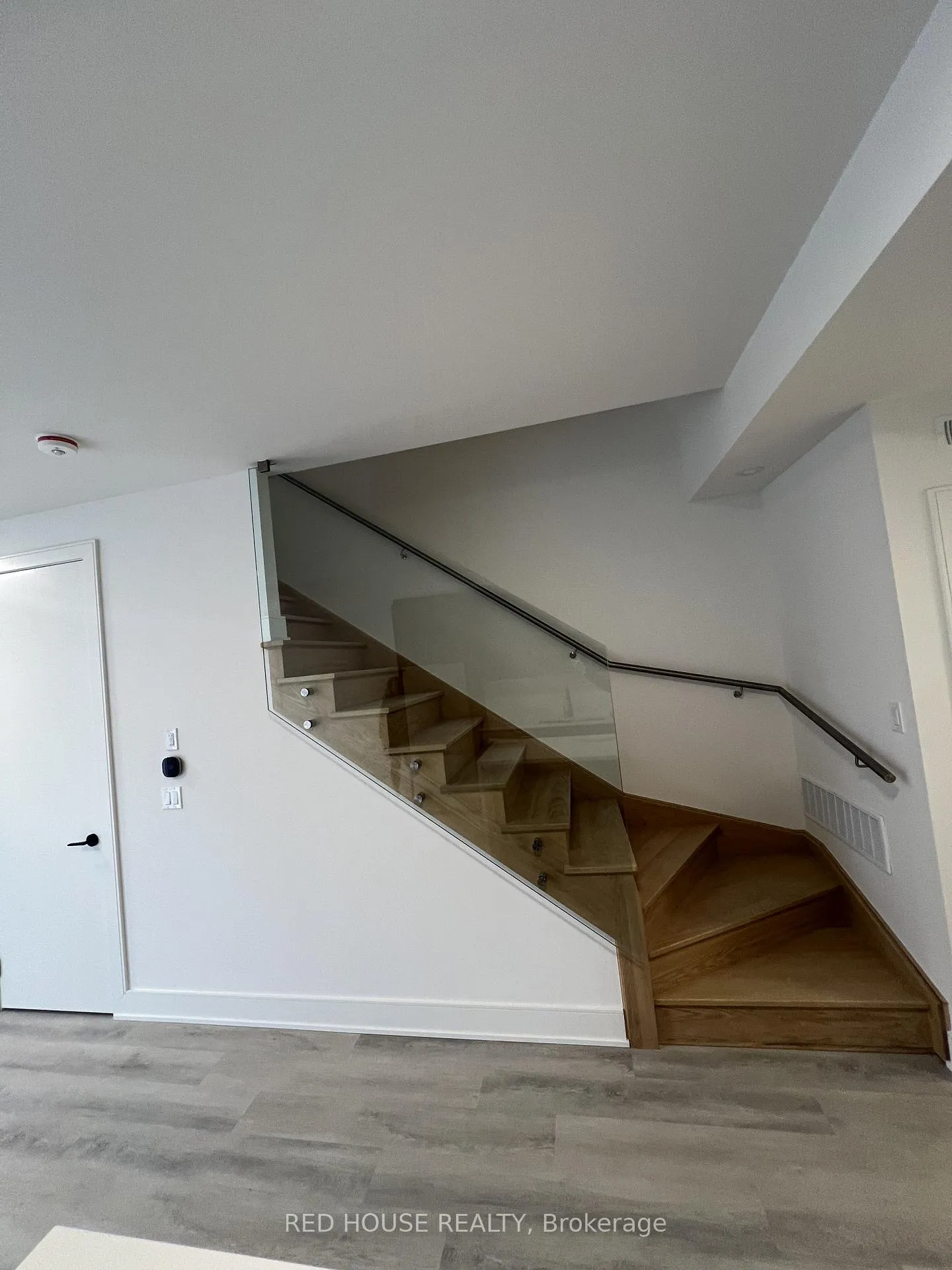 Photo 10 of 120 Everett Common, St. Catharines, Oakdale — HOMEH