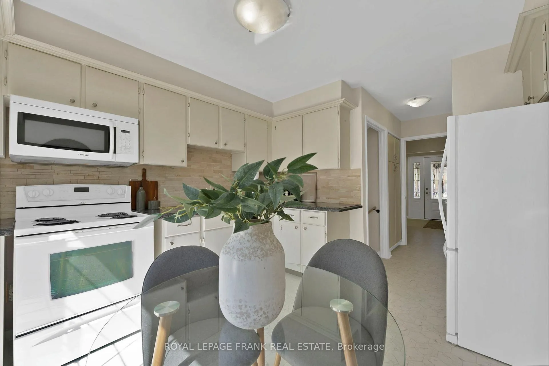 Photo 15 of 25 Michael Boulevard, Whitby, Lynde Creek — HOMEH