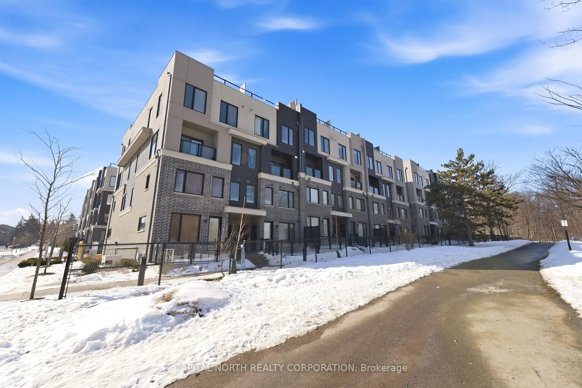 Photo 2 of Unit 23, 3473 Widdicombe Way, Mississauga, Erin Mills — HOMEH
