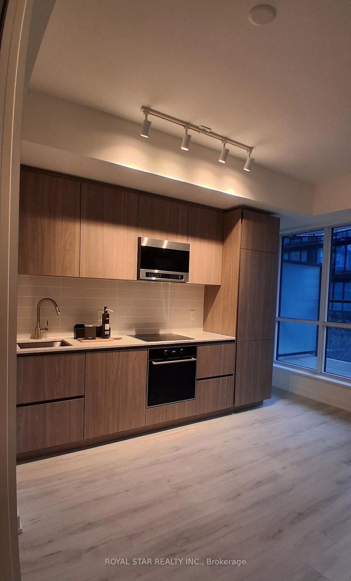 Photo 6 of Unit 712, 120 Broadway Avenue, Toronto, Mount Pleasant West — HOMEH
