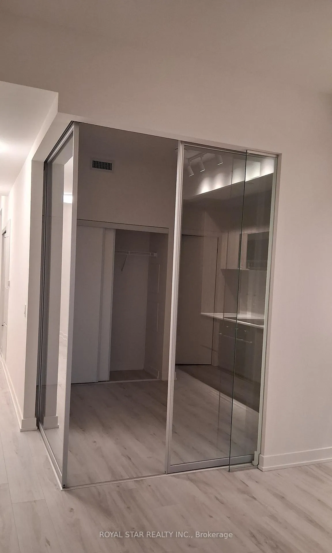 Photo 10 of Unit 712, 120 Broadway Avenue, Toronto, Mount Pleasant West — HOMEH