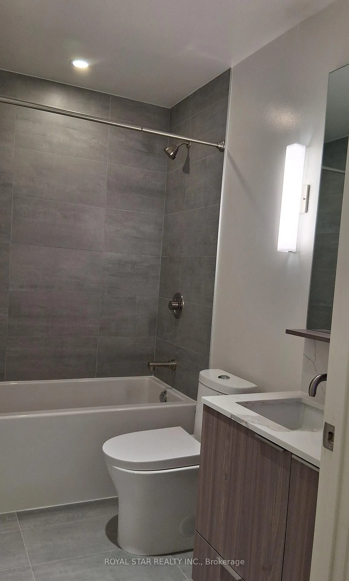 Photo 11 of Unit 712, 120 Broadway Avenue, Toronto, Mount Pleasant West — HOMEH