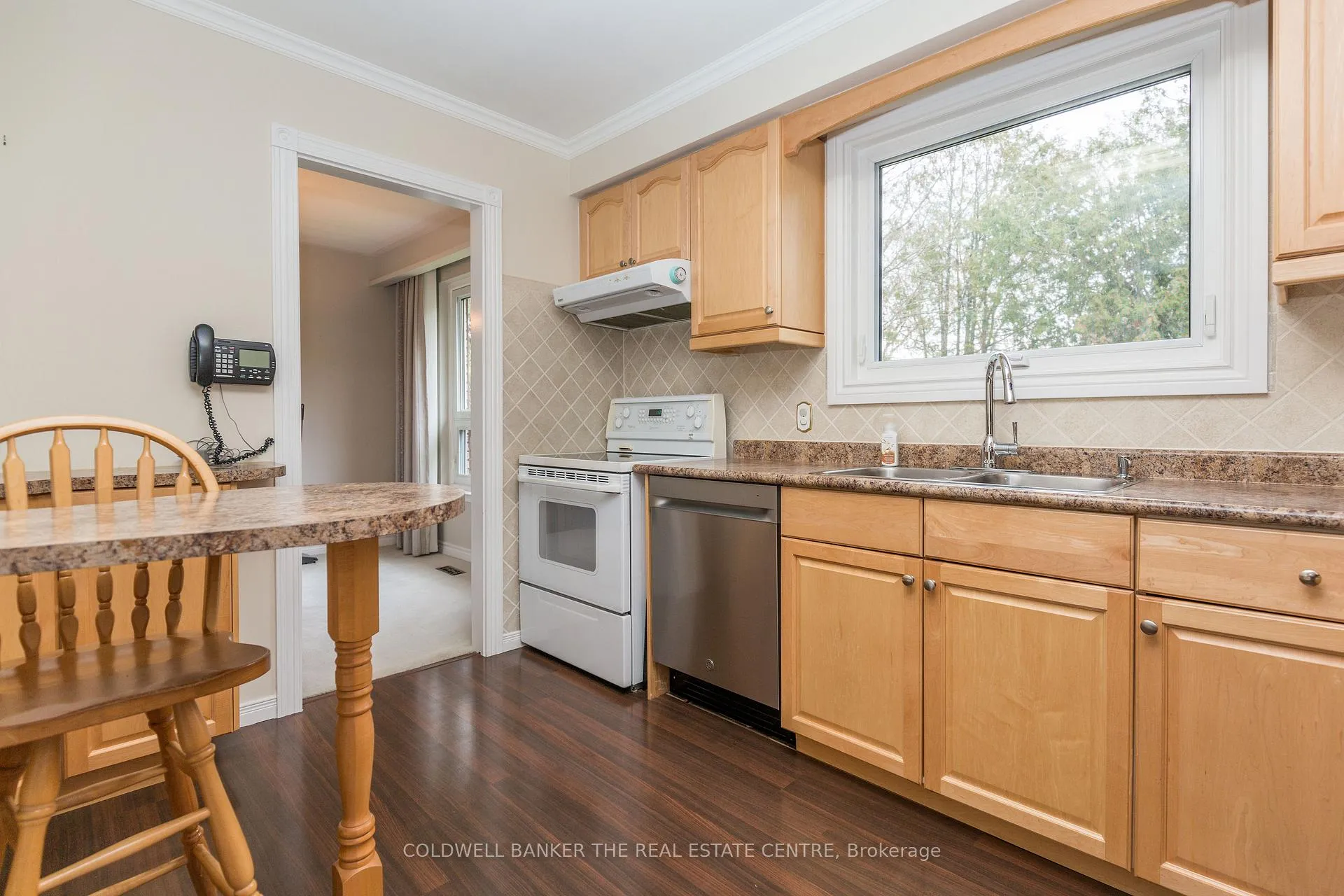 Photo 11 of 4 Everton Drive, Innisfil, Gilford — HOMEH