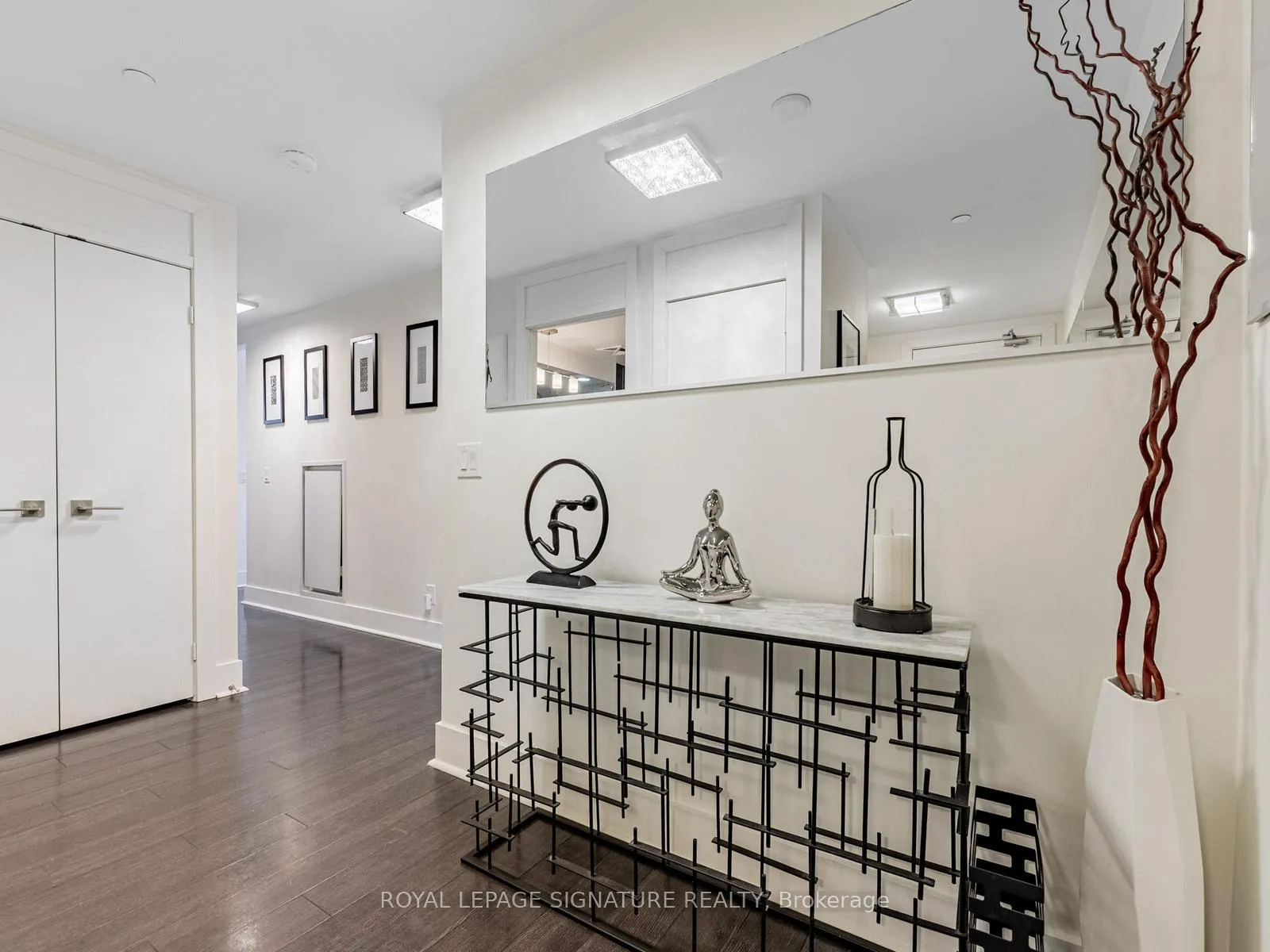 Photo 3 of Unit 1303, 32 Davenport Road, Toronto, The Annex — HOMEH