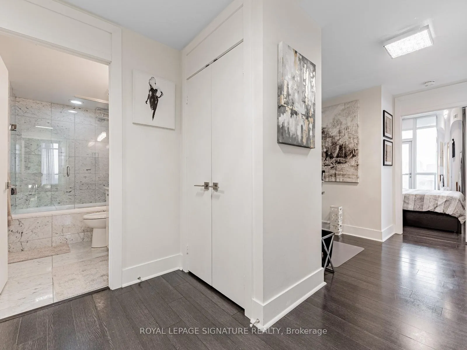 Photo 4 of Unit 1303, 32 Davenport Road, Toronto, The Annex — HOMEH