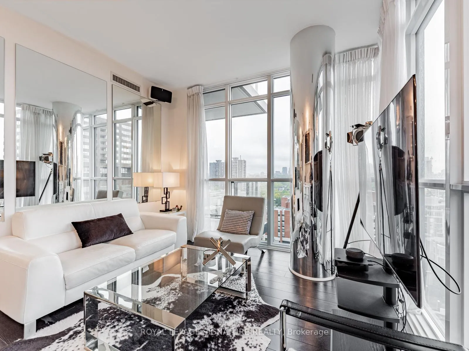 Photo 10 of Unit 1303, 32 Davenport Road, Toronto, The Annex — HOMEH