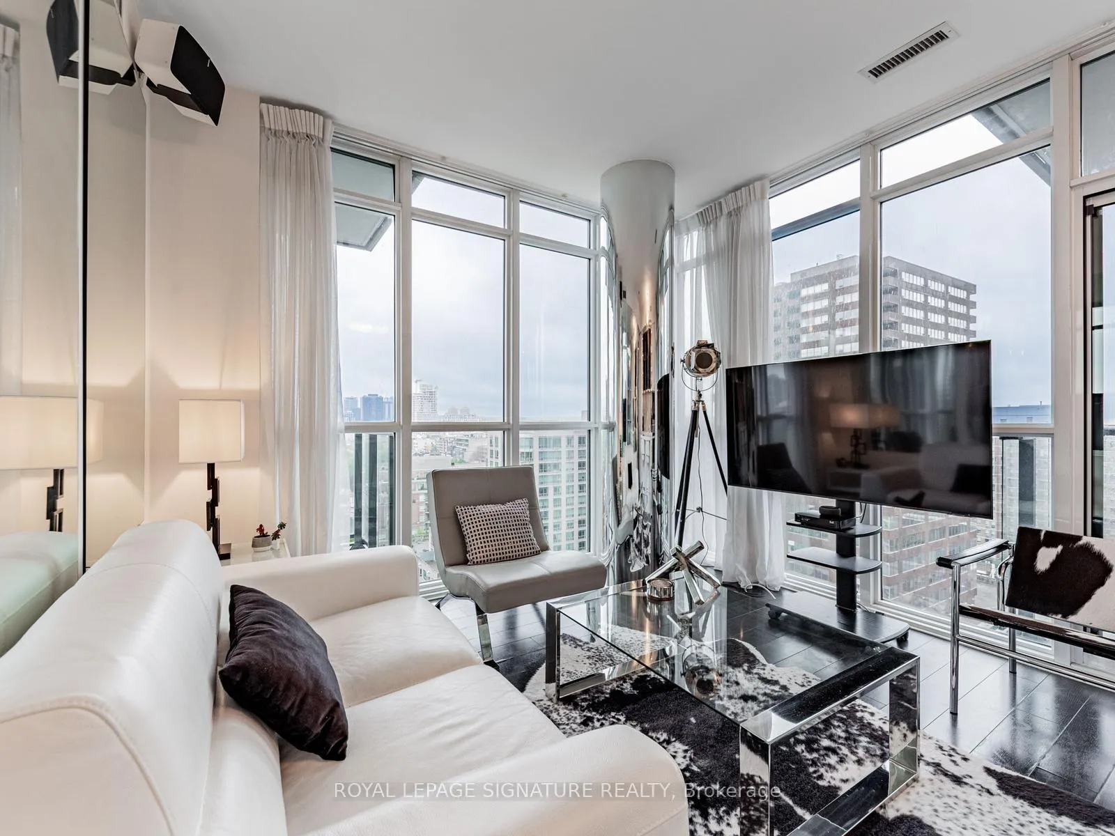 Photo 11 of Unit 1303, 32 Davenport Road, Toronto, The Annex — HOMEH