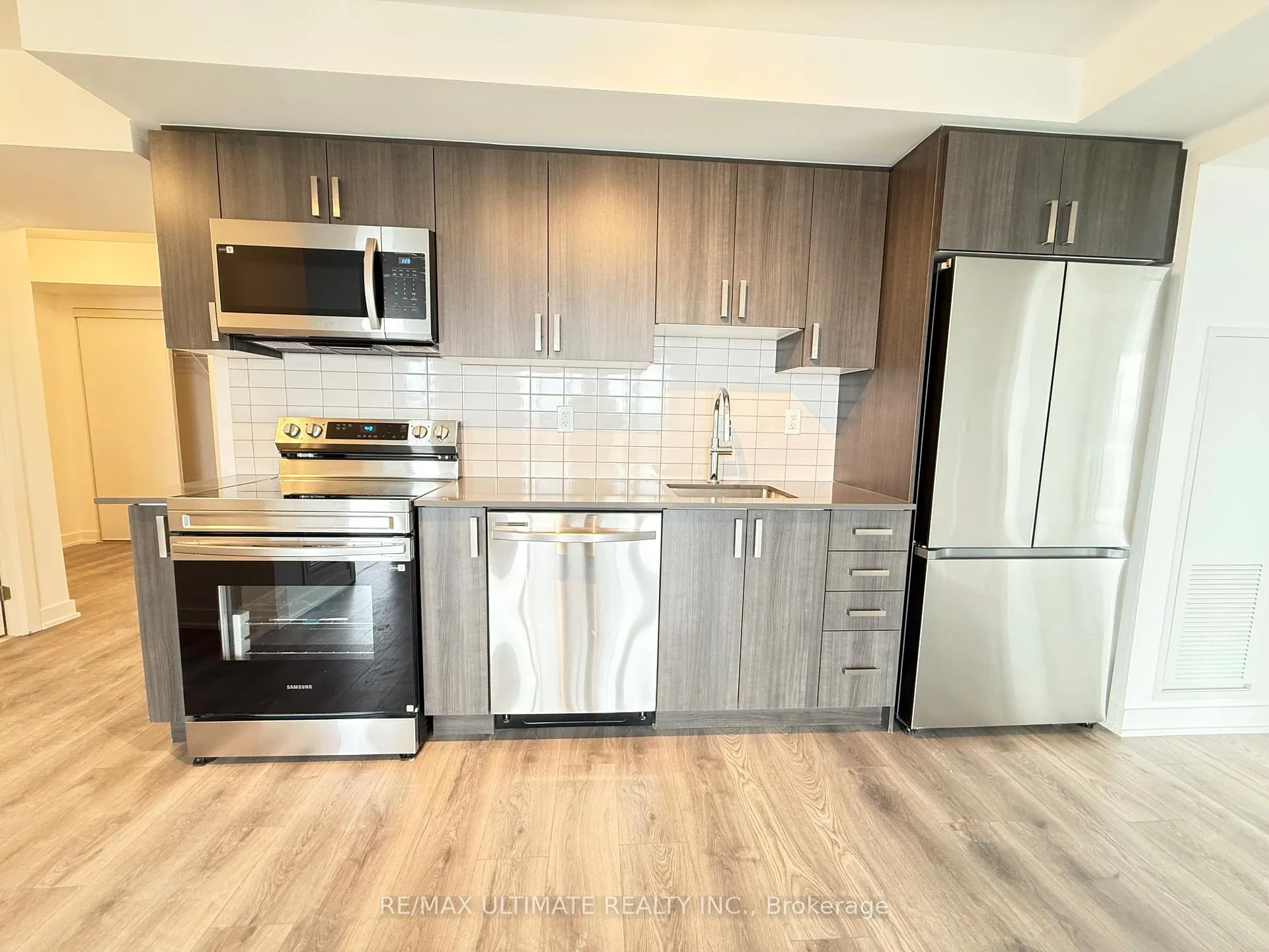 Photo 4 of Unit 2411, 1010 Sandy Beach Percel P Road, Pickering, Bay Ridges — HOMEH