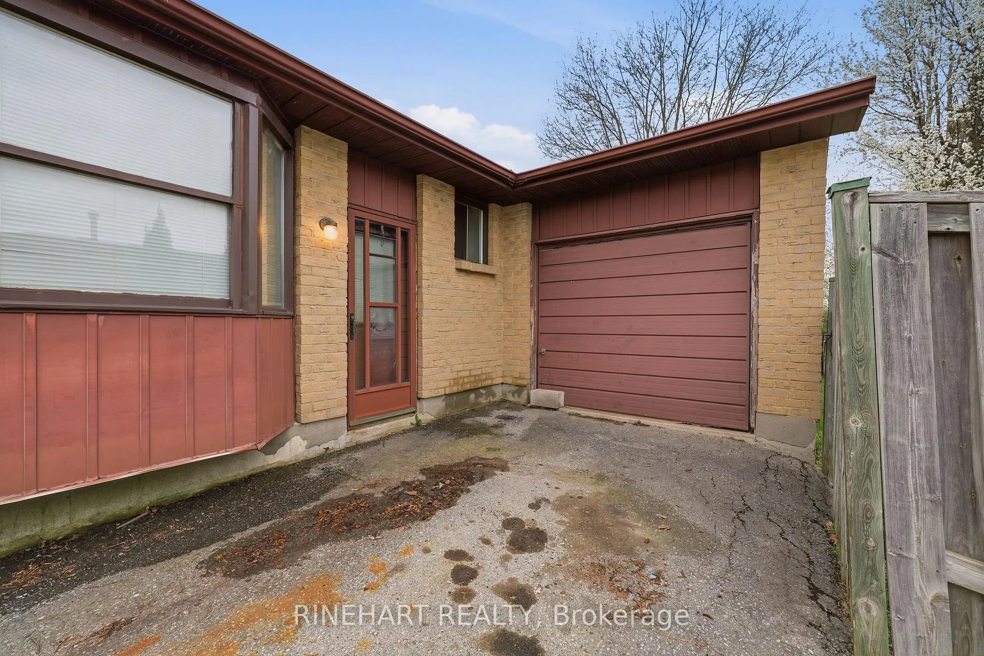 Photo 4 of 1003 Lawson Road, London, North I — HOMEH