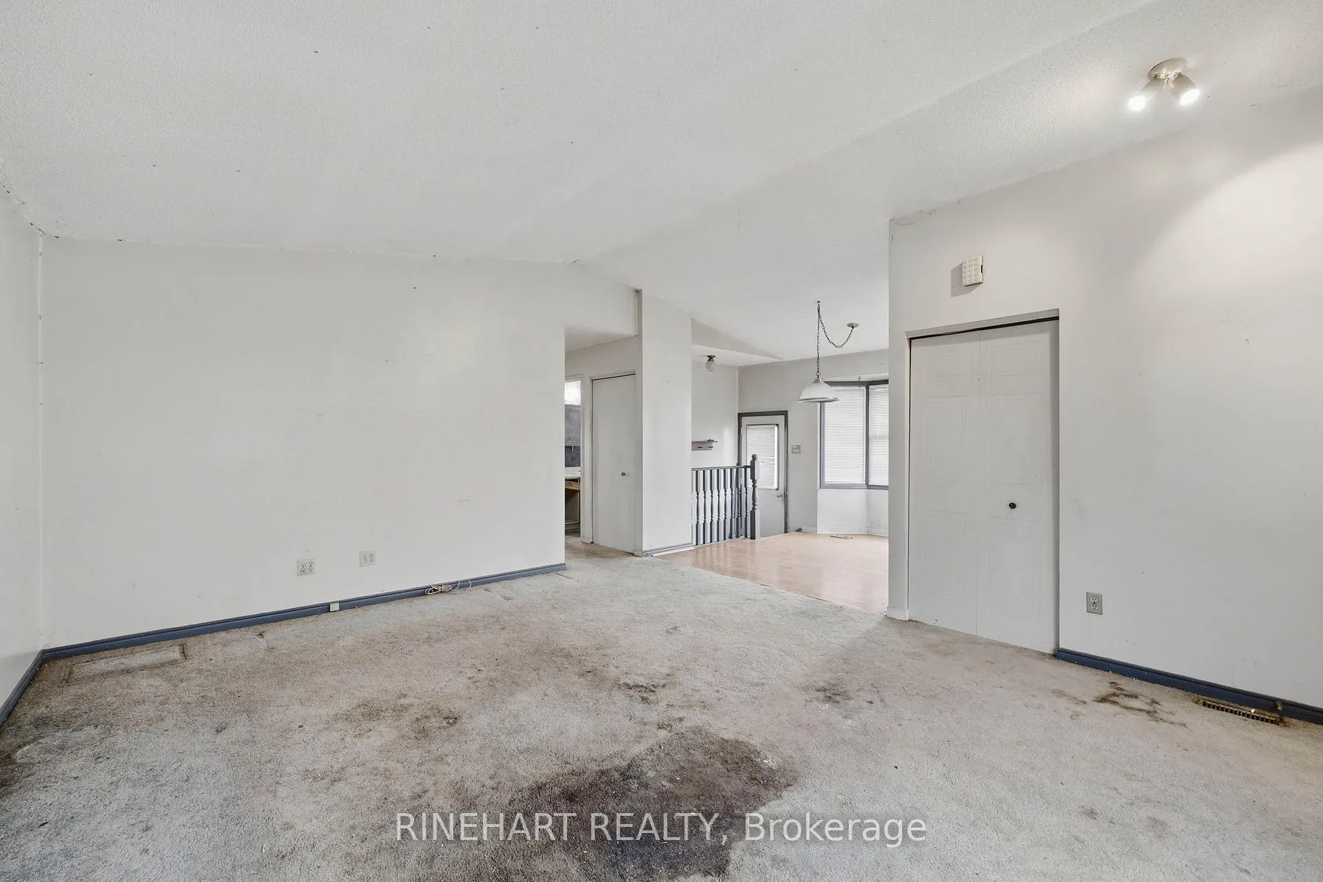 Photo 5 of 1003 Lawson Road, London, North I — HOMEH