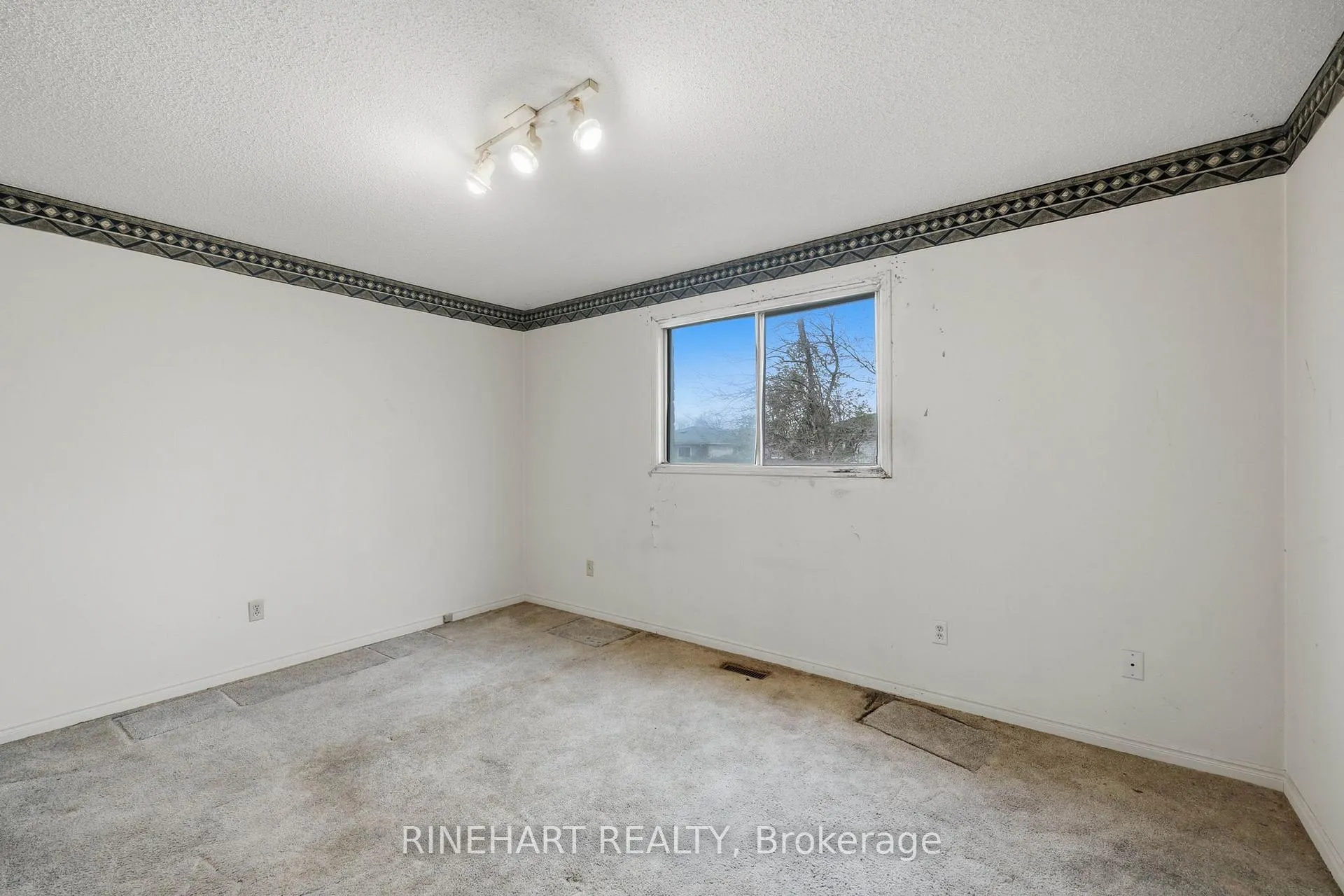 Photo 19 of 1003 Lawson Road, London, North I — HOMEH