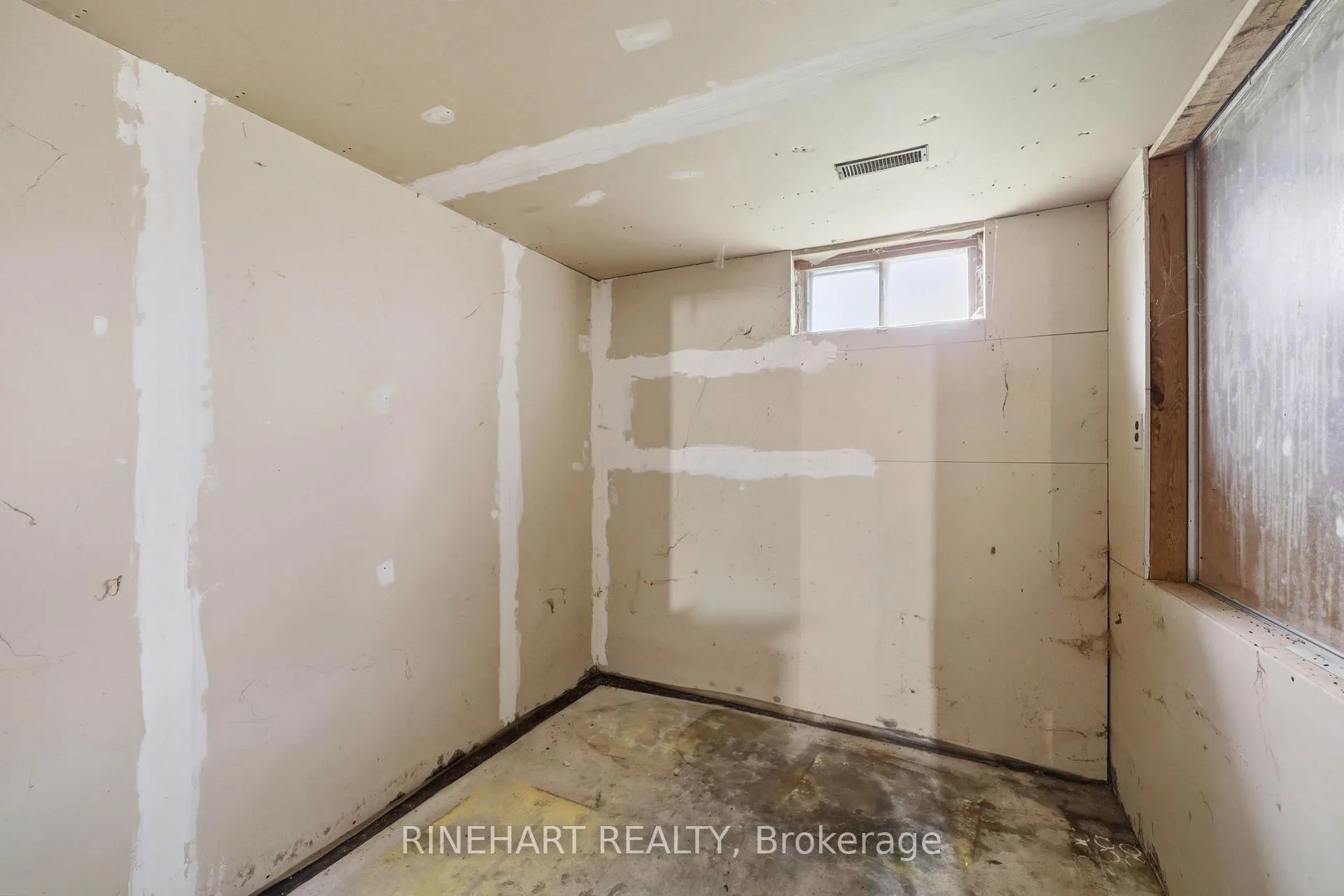 Photo 24 of 1003 Lawson Road, London, North I — HOMEH