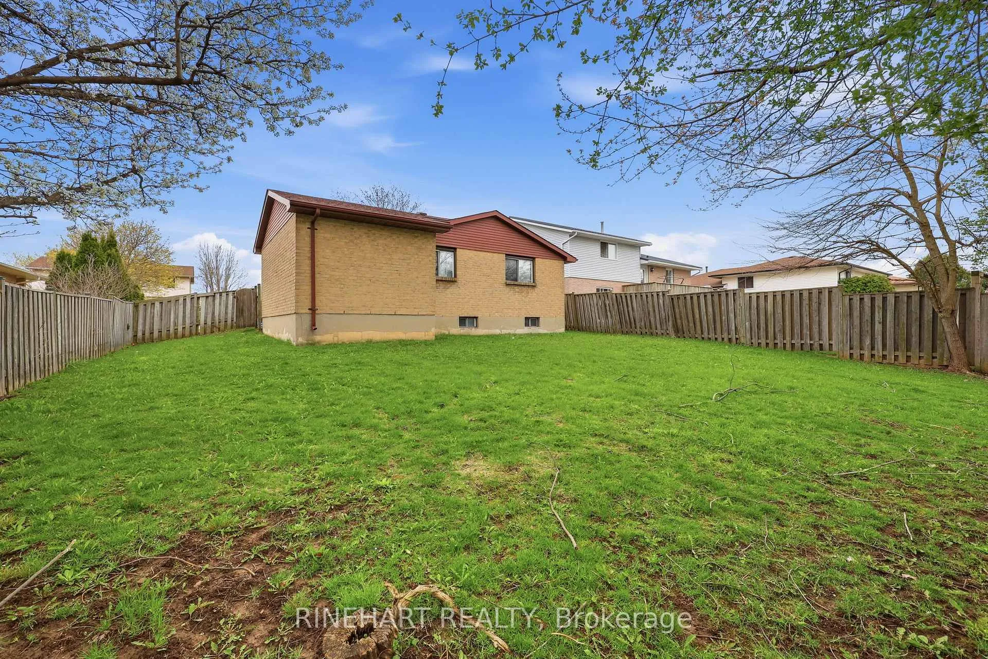 Photo 26 of 1003 Lawson Road, London, North I — HOMEH