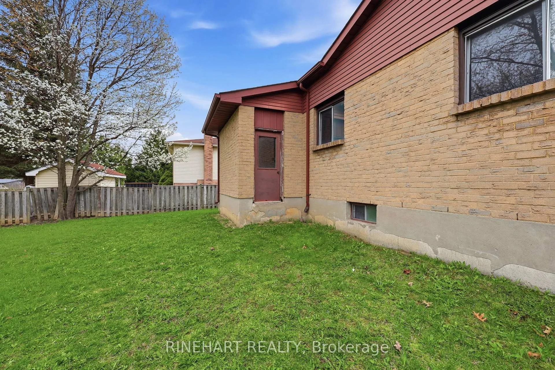 Photo 29 of 1003 Lawson Road, London, North I — HOMEH