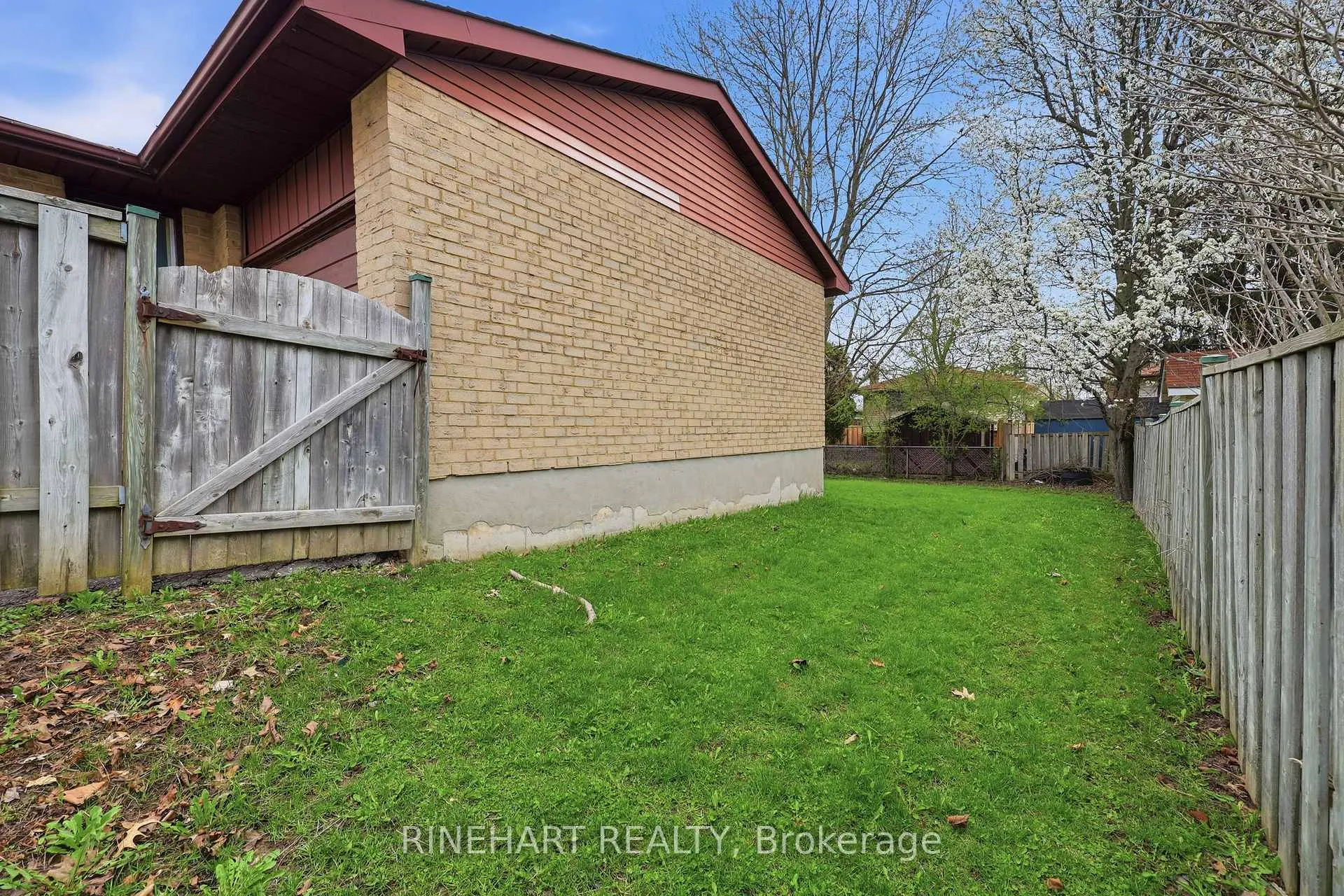Photo 30 of 1003 Lawson Road, London, North I — HOMEH