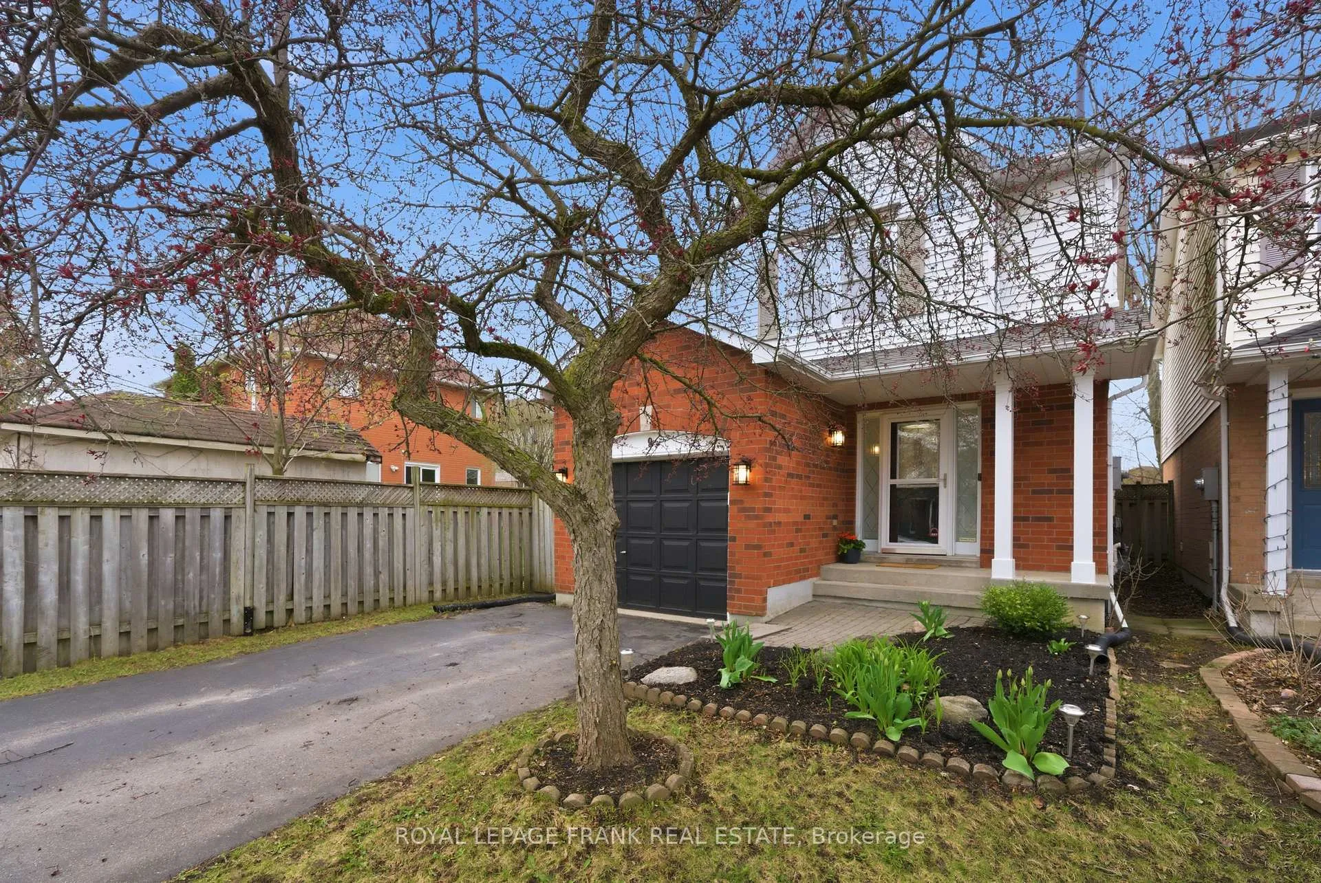 Photo 1 of 9 Brownstone Crescent, Clarington, Courtice — HOMEH