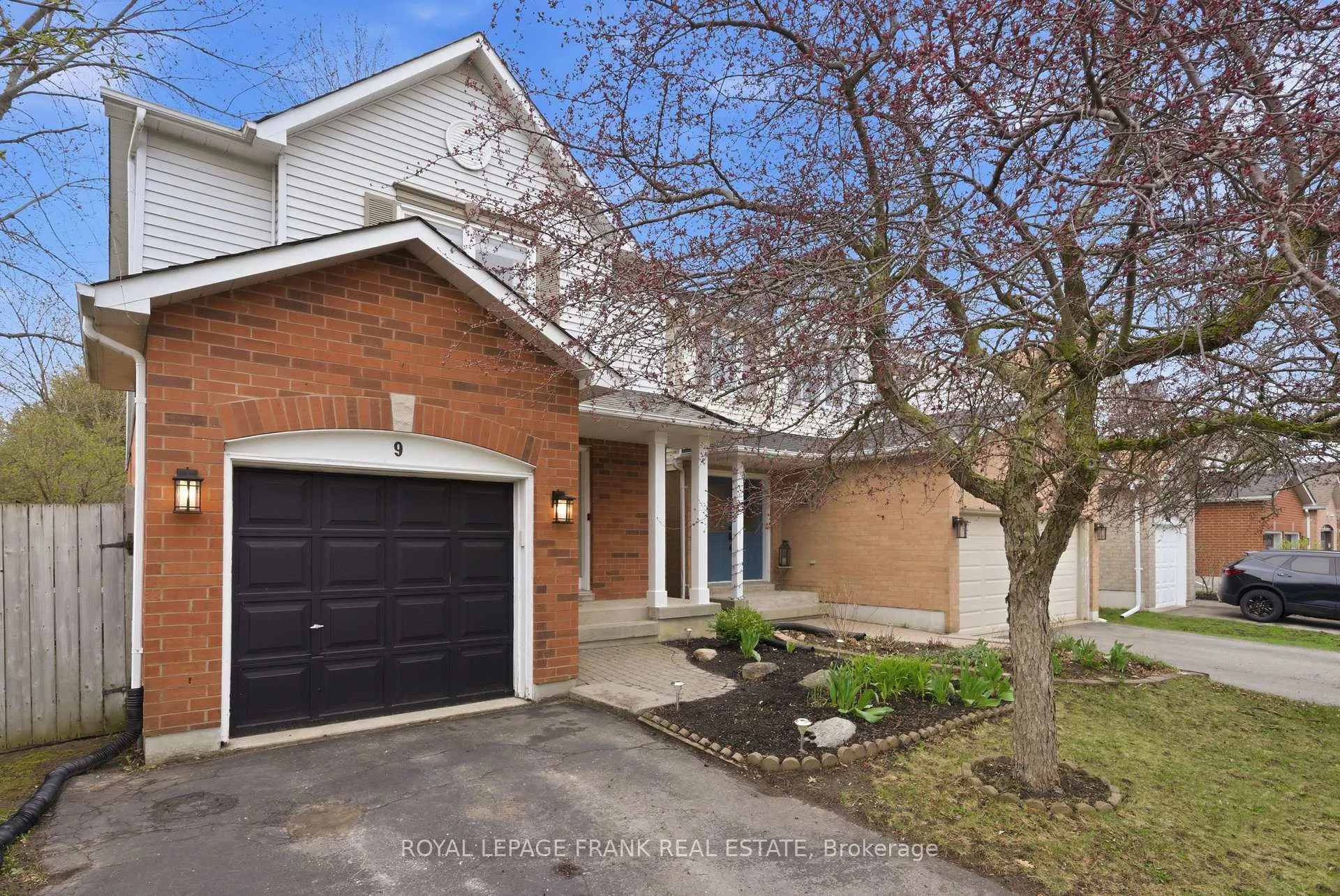 Photo 2 of 9 Brownstone Crescent, Clarington, Courtice — HOMEH