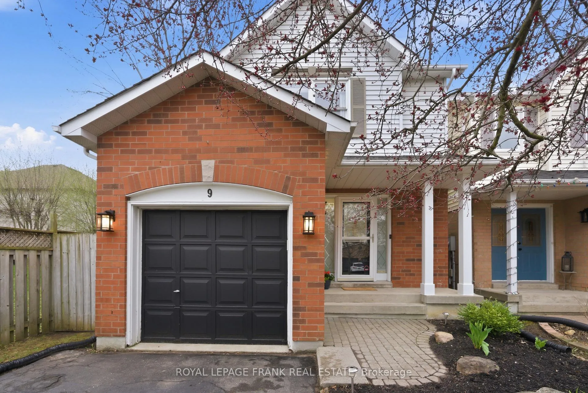 Photo 3 of 9 Brownstone Crescent, Clarington, Courtice — HOMEH