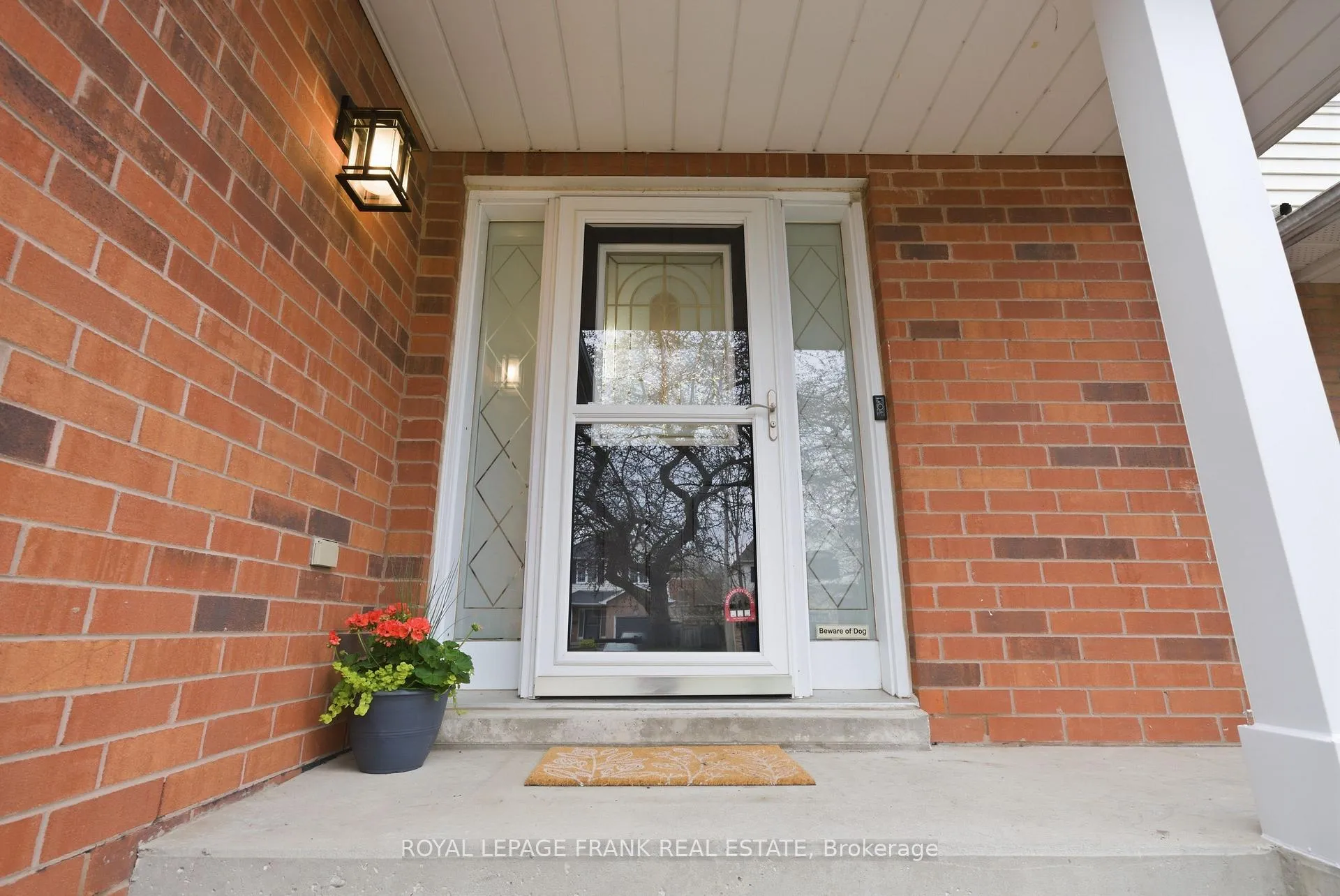 Photo 4 of 9 Brownstone Crescent, Clarington, Courtice — HOMEH