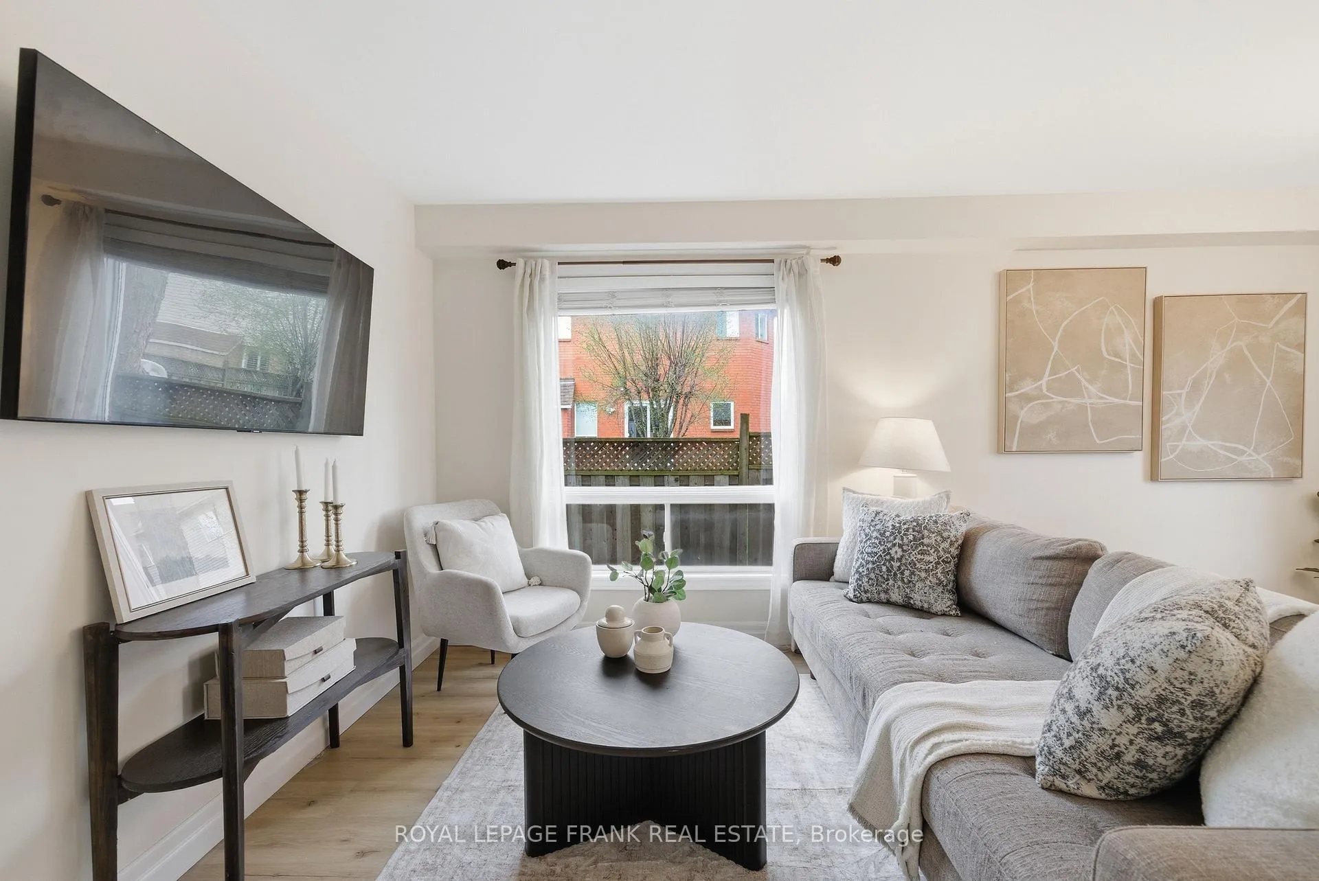 Photo 8 of 9 Brownstone Crescent, Clarington, Courtice — HOMEH