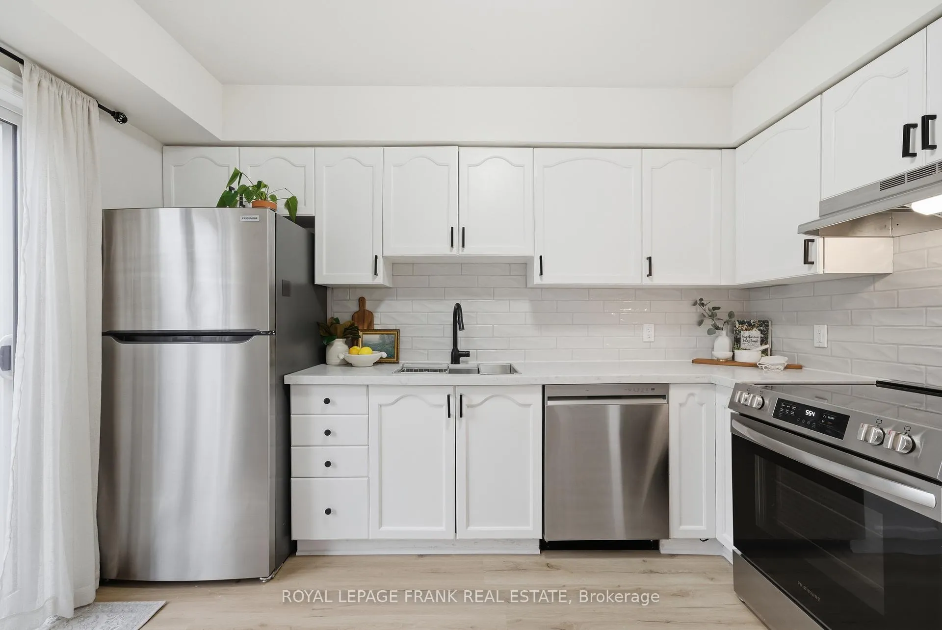 Photo 13 of 9 Brownstone Crescent, Clarington, Courtice — HOMEH