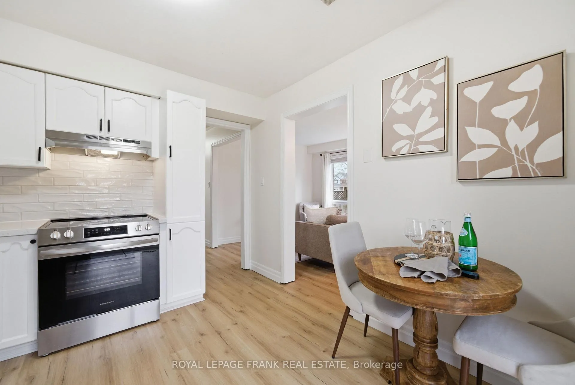 Photo 14 of 9 Brownstone Crescent, Clarington, Courtice — HOMEH