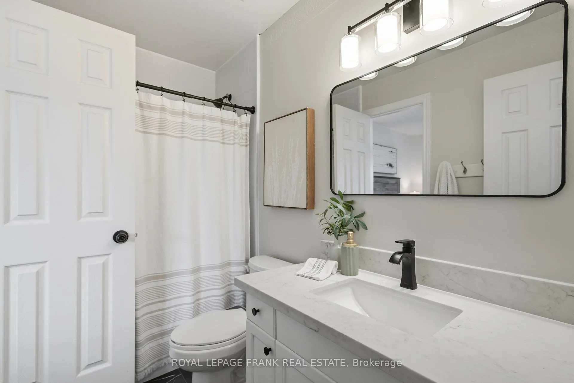 Photo 19 of 9 Brownstone Crescent, Clarington, Courtice — HOMEH