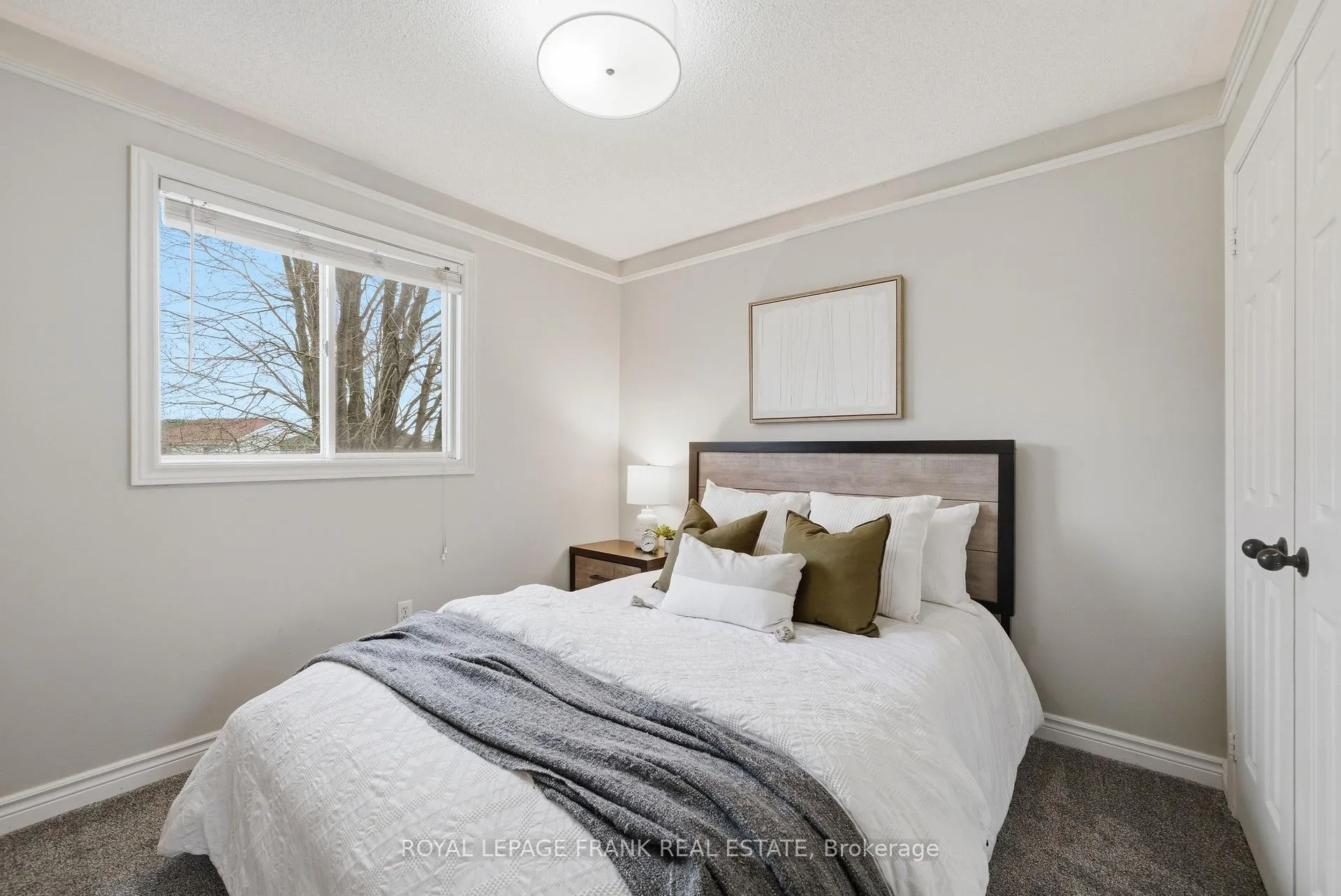 Photo 20 of 9 Brownstone Crescent, Clarington, Courtice — HOMEH
