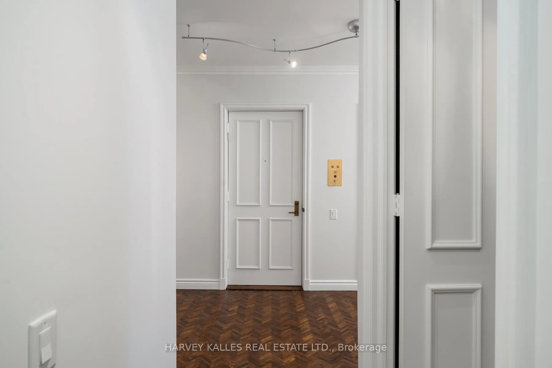 Photo 4 of Unit 204, 70 Rosehill Avenue, Toronto, Rosedale-Moore Park — HOMEH