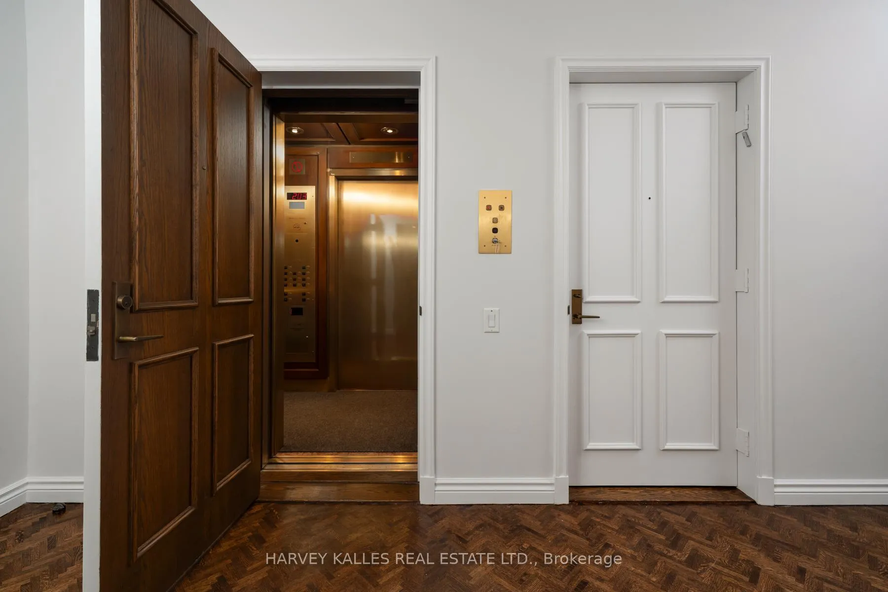Photo 5 of Unit 204, 70 Rosehill Avenue, Toronto, Rosedale-Moore Park — HOMEH