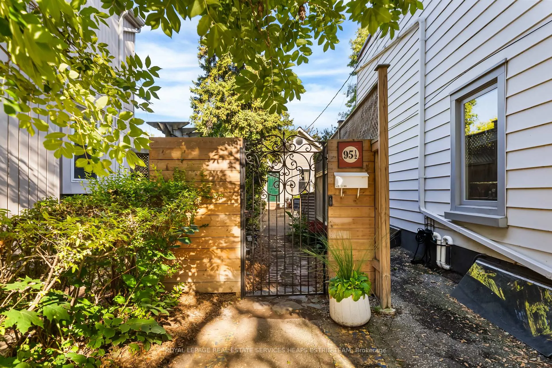 Photo 19 of 95 1/2 Fuller Avenue, Toronto, Roncesvalles — HOMEH