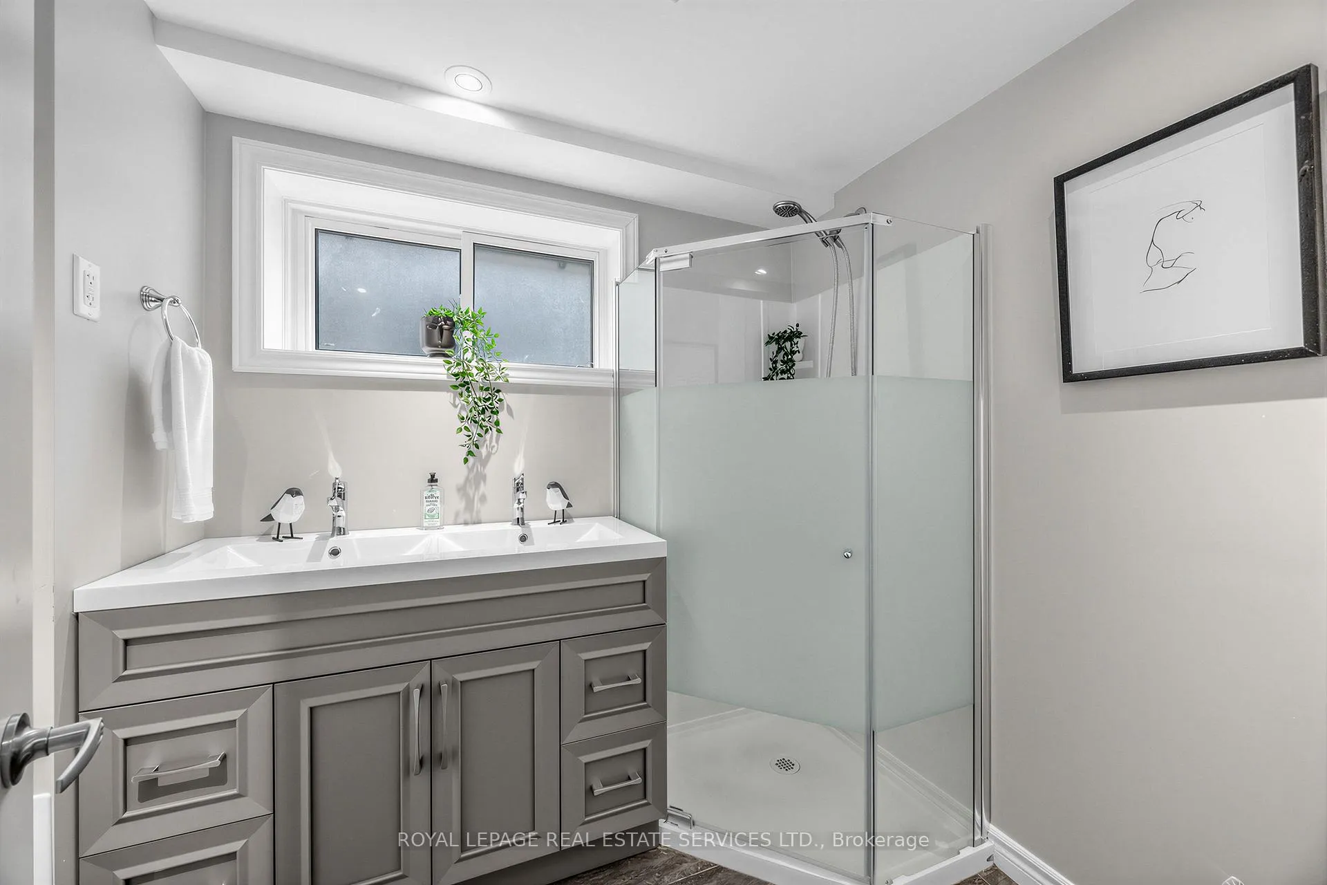 Photo 22 of 16 Donnacona Crescent, Scarborough, West Hill — HOMEH