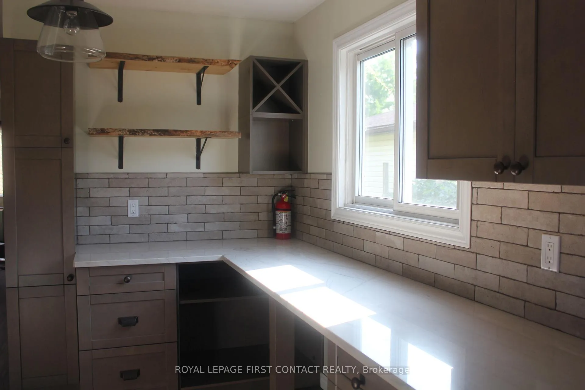 Photo 6 of 16 Rosenfeld Drive, Barrie, Grove East — HOMEH