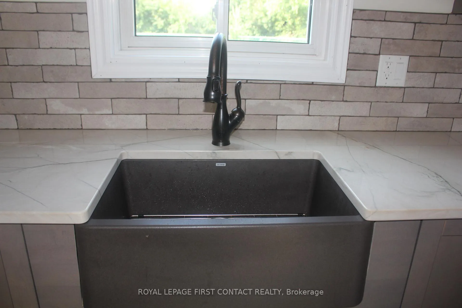 Photo 8 of 16 Rosenfeld Drive, Barrie, Grove East — HOMEH