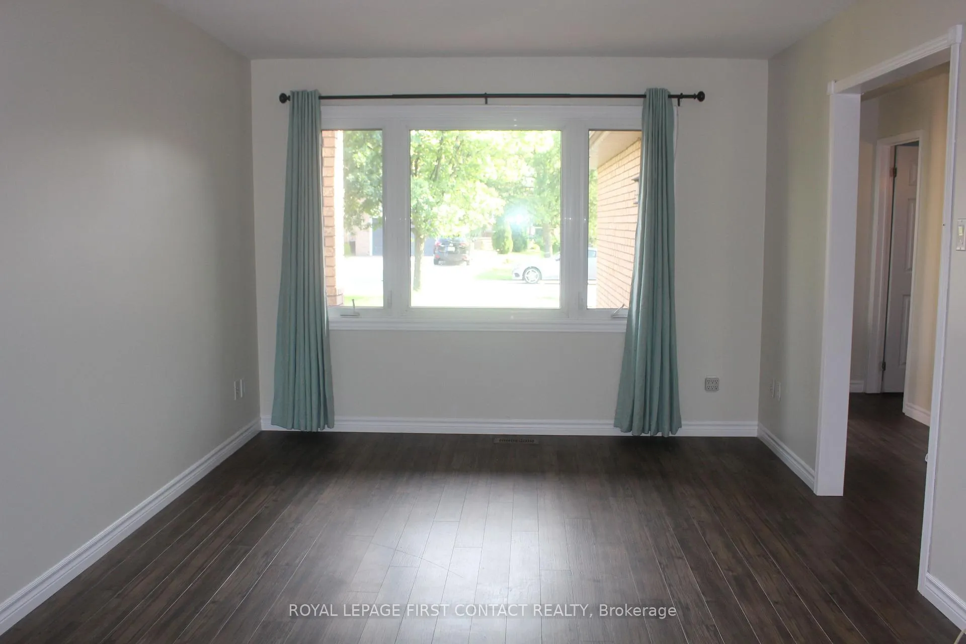 Photo 10 of 16 Rosenfeld Drive, Barrie, Grove East — HOMEH