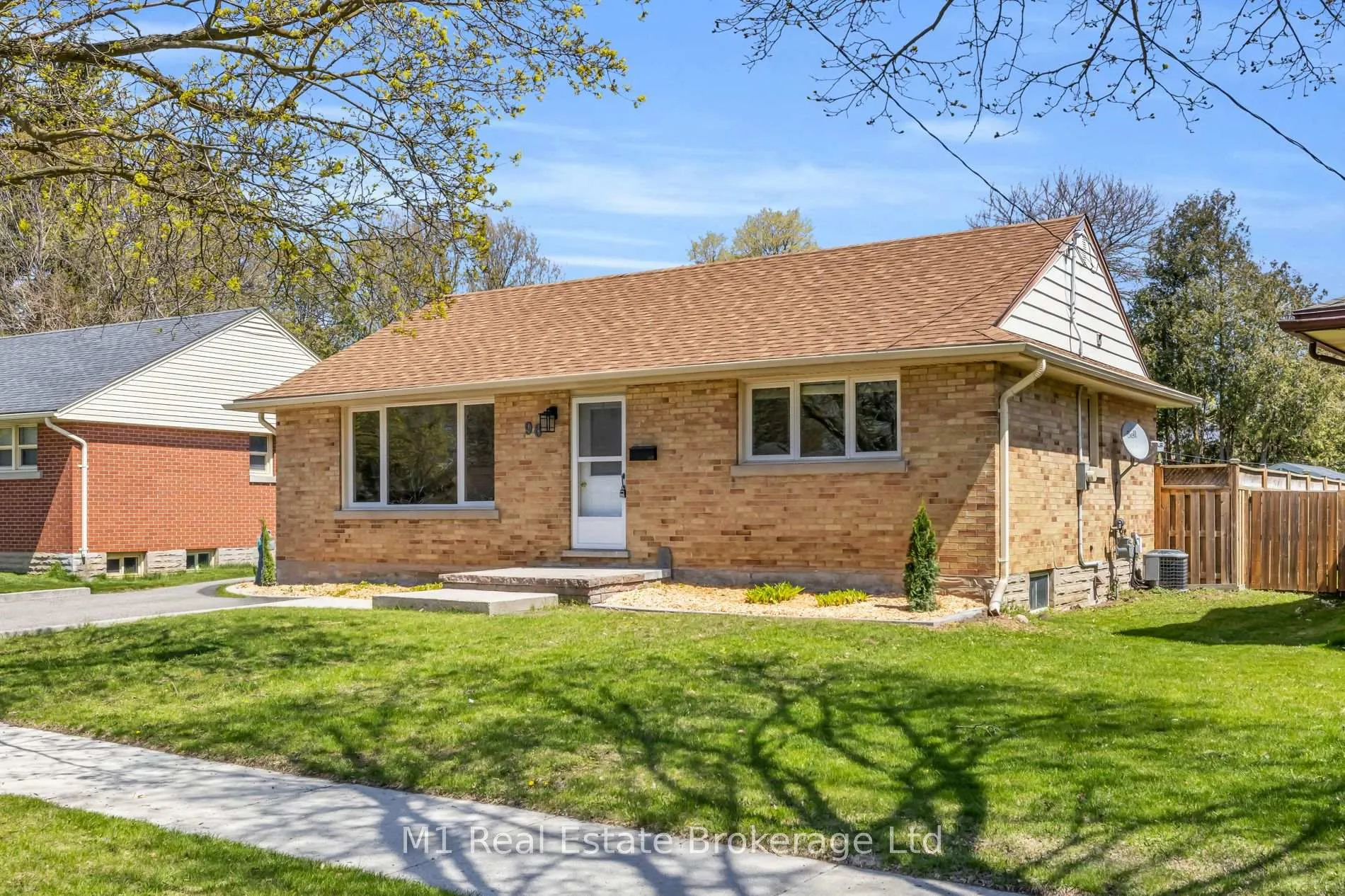 Photo 2 of 96 Siebert Avenue, Kitchener — HOMEH