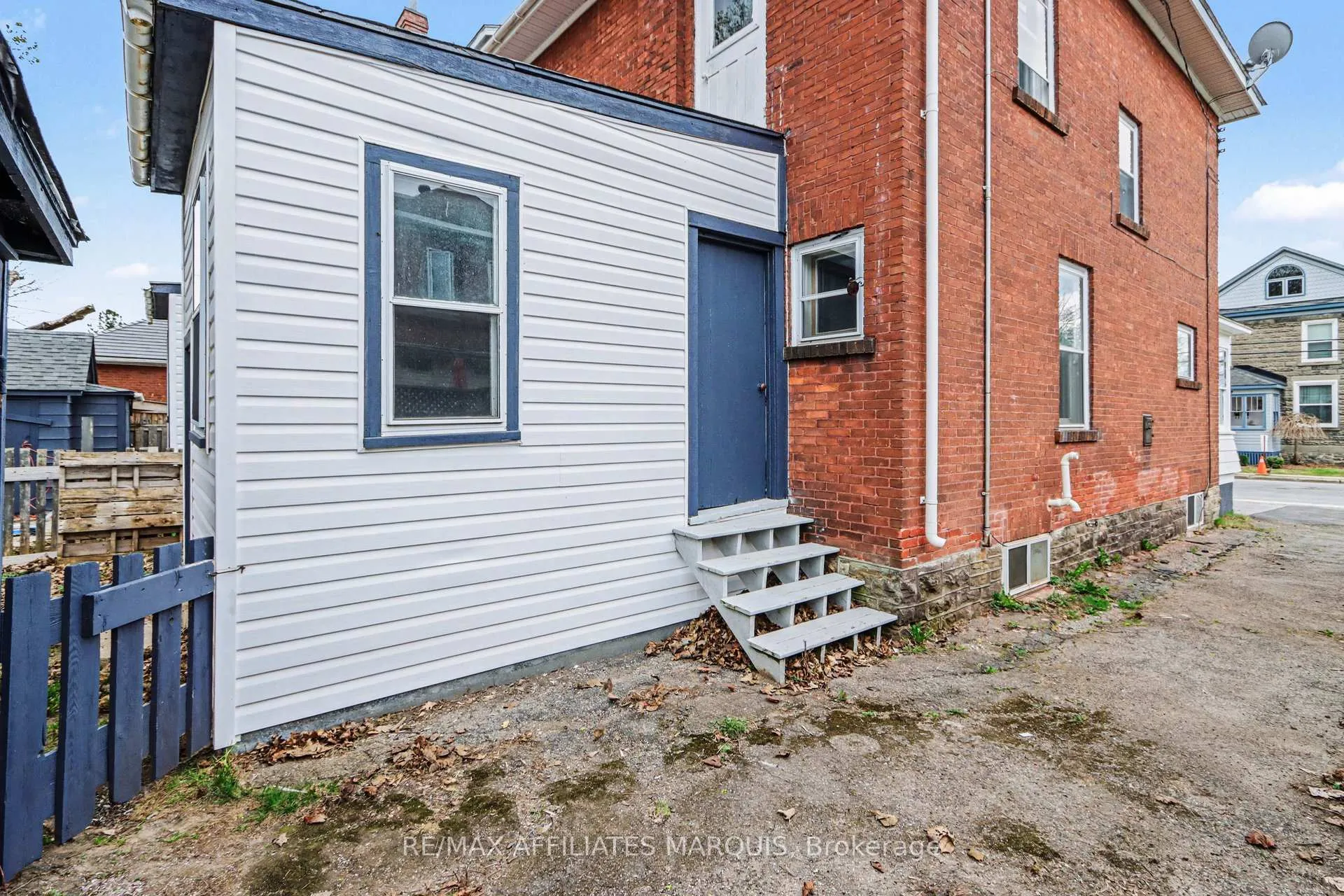 Photo 3 of 49-51 McGill Street N, Smiths Falls — HOMEH
