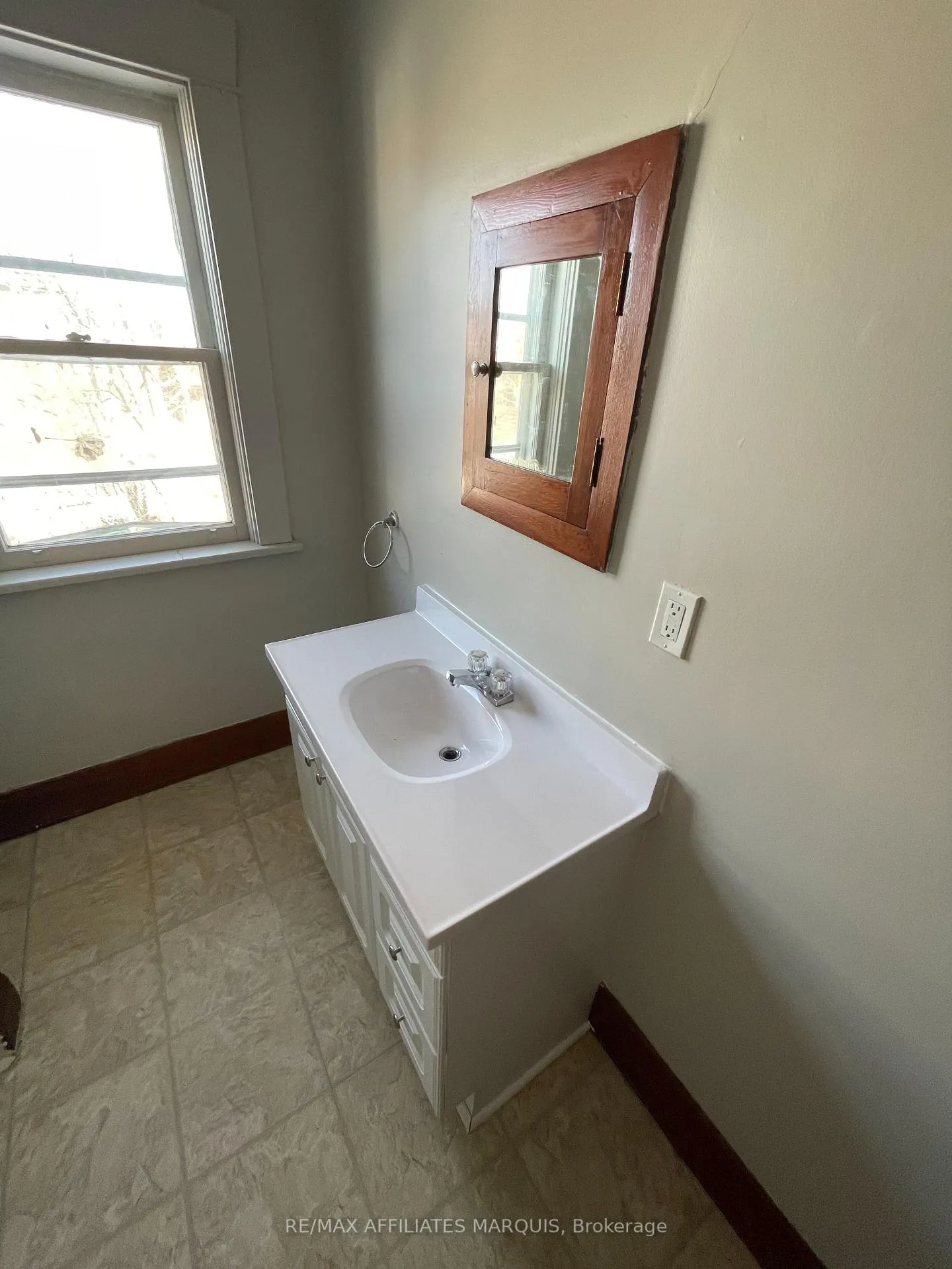 Photo 25 of 49-51 McGill Street N, Smiths Falls — HOMEH