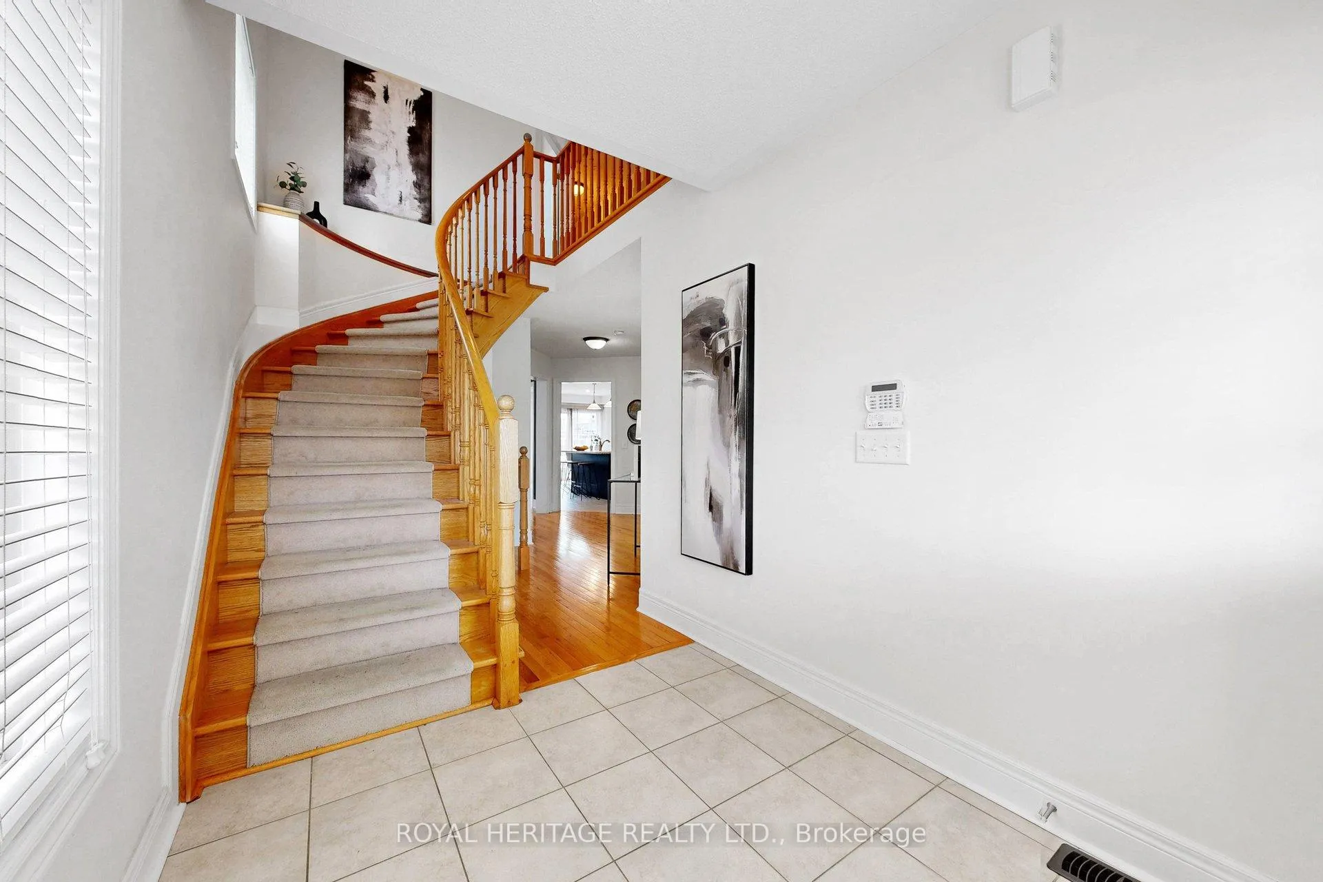 Photo 2 of 32 Bathgate Crescent, Clarington, Courtice — HOMEH