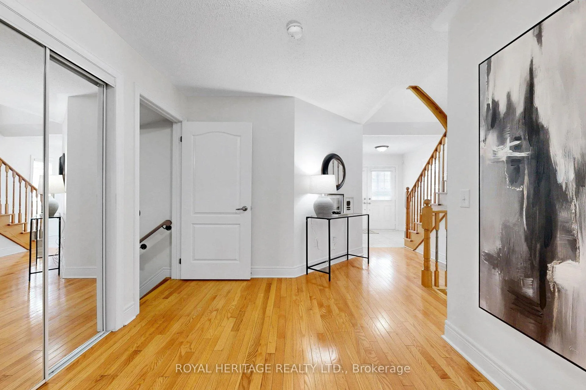 Photo 5 of 32 Bathgate Crescent, Clarington, Courtice — HOMEH