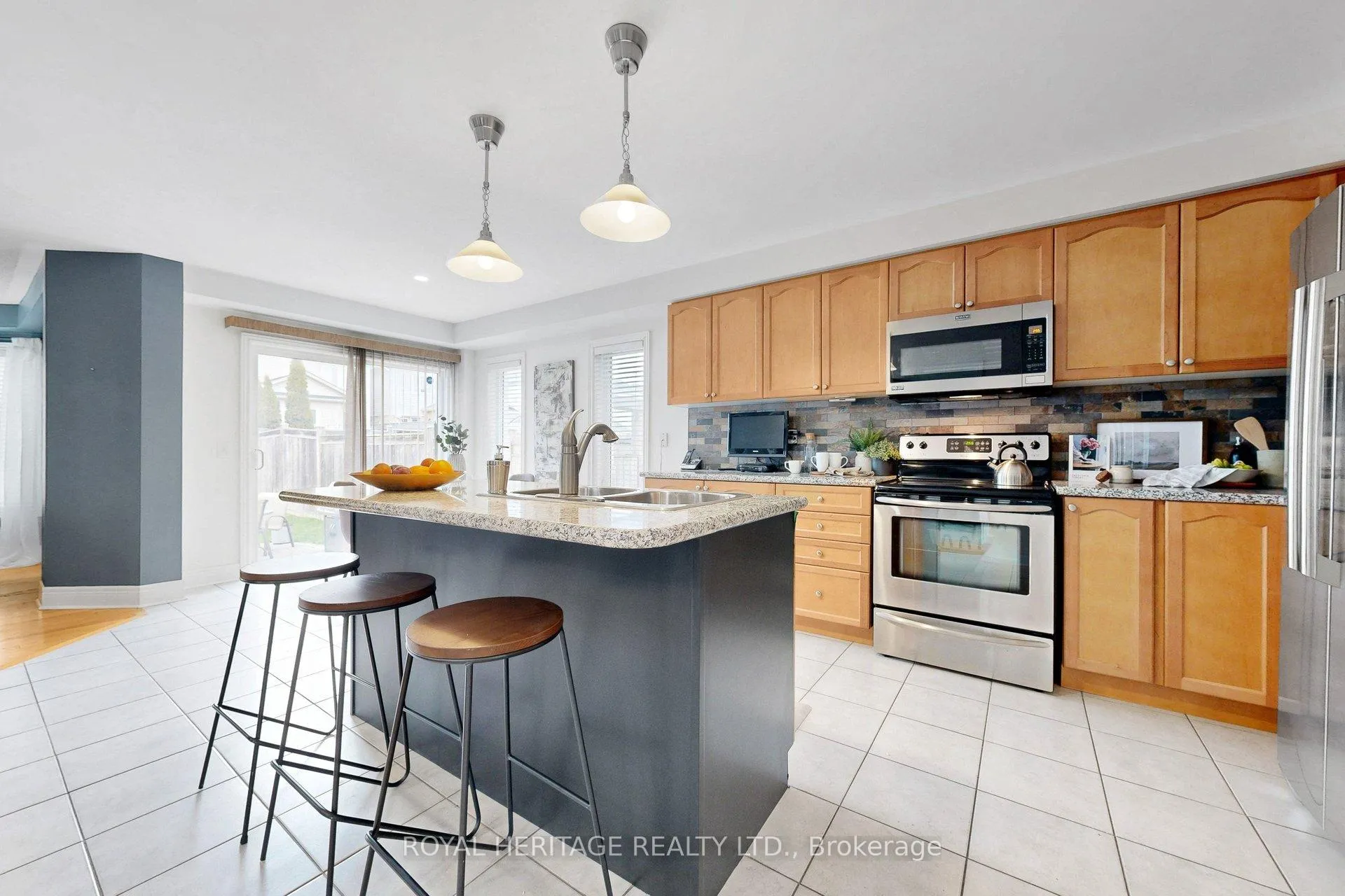 Photo 9 of 32 Bathgate Crescent, Clarington, Courtice — HOMEH