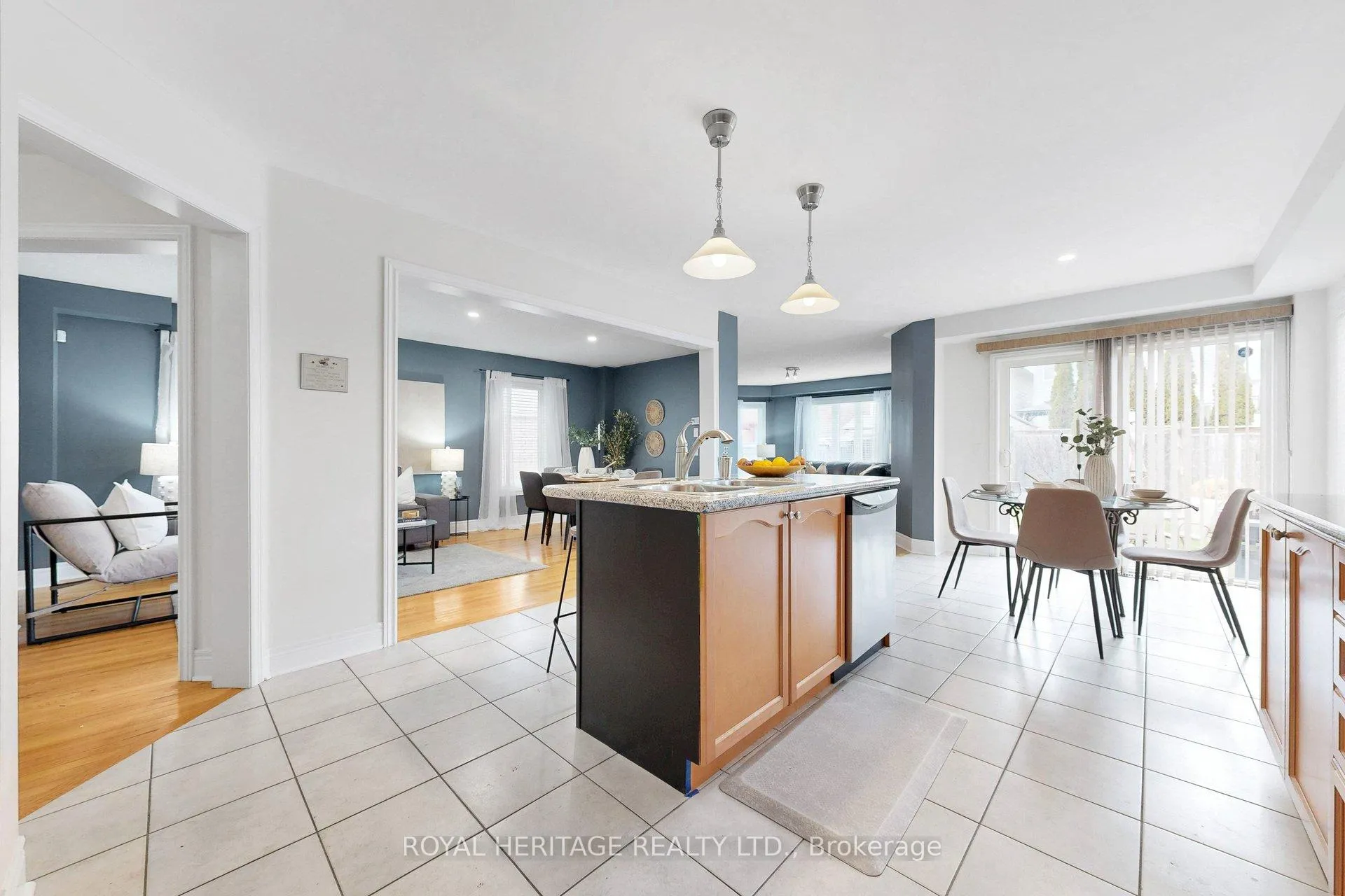 Photo 10 of 32 Bathgate Crescent, Clarington, Courtice — HOMEH