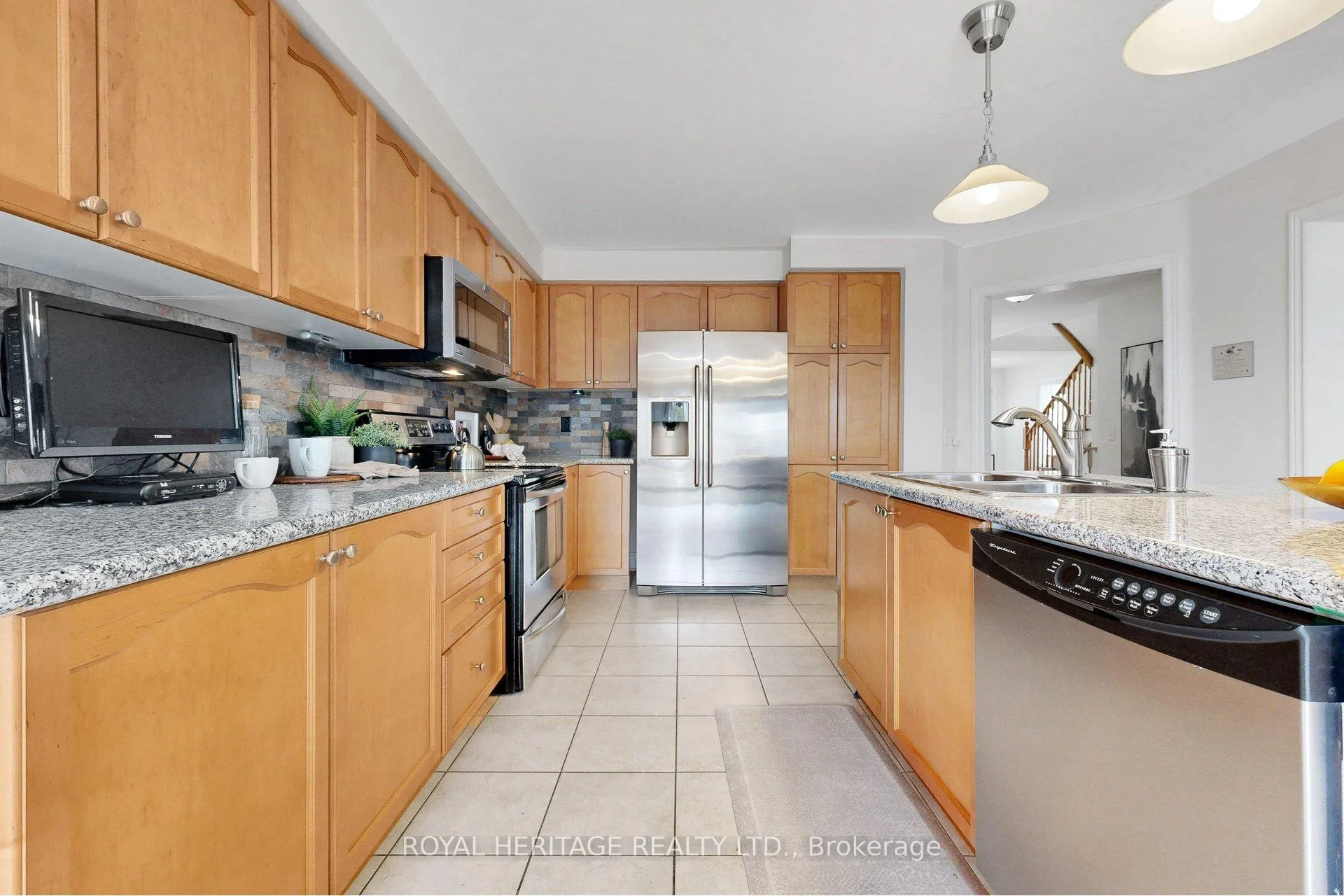 Photo 11 of 32 Bathgate Crescent, Clarington, Courtice — HOMEH