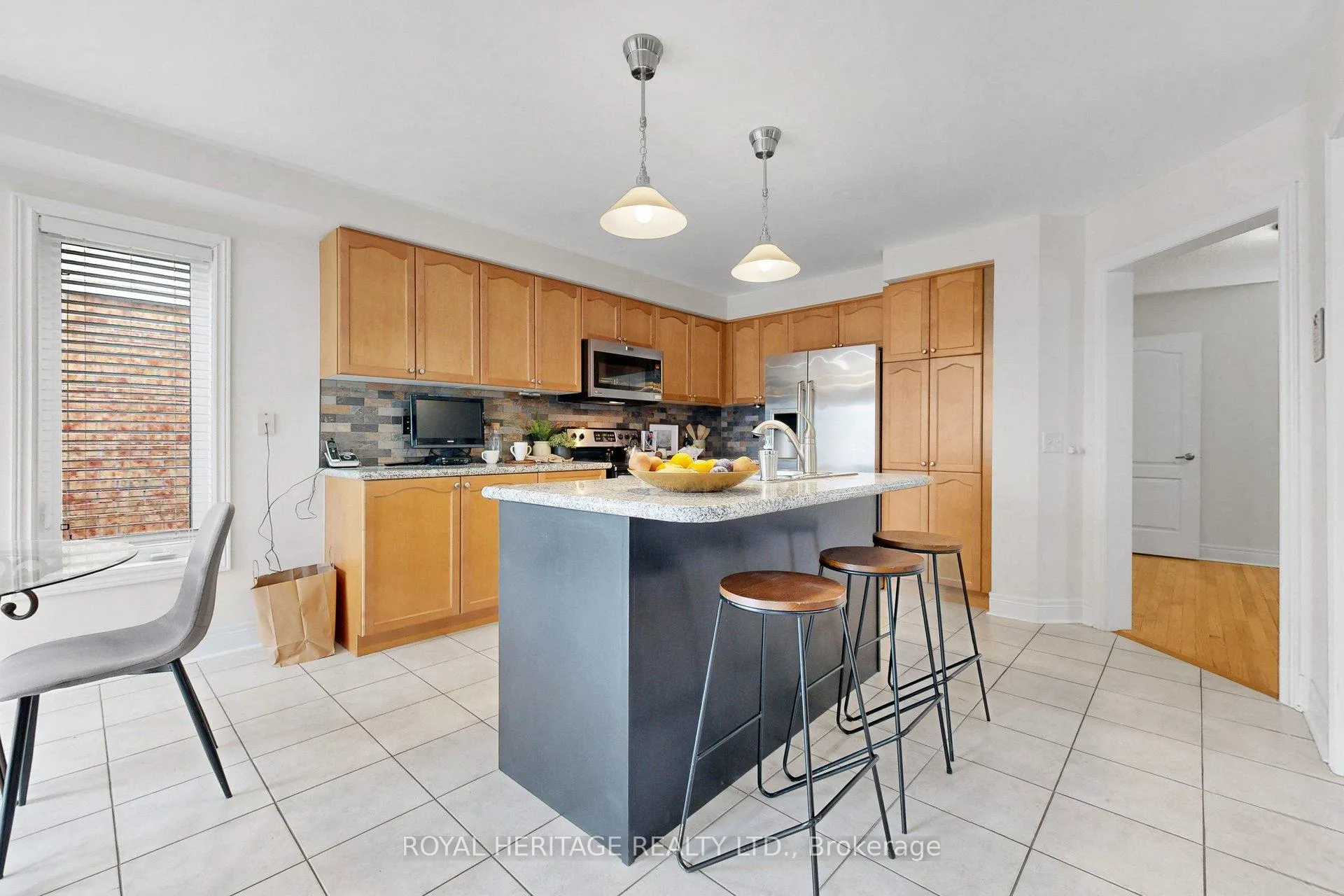 Photo 12 of 32 Bathgate Crescent, Clarington, Courtice — HOMEH