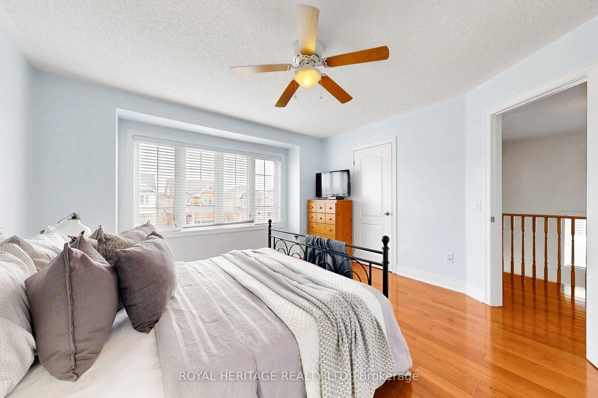 Photo 24 of 32 Bathgate Crescent, Clarington, Courtice — HOMEH