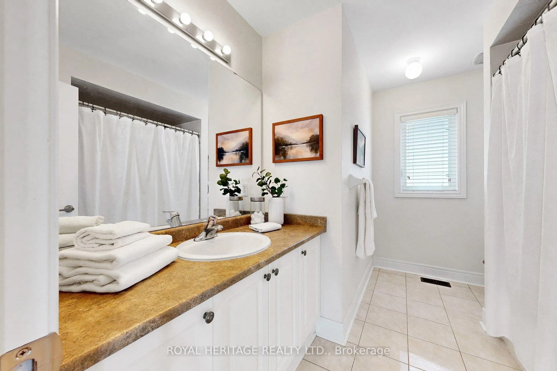 Photo 29 of 32 Bathgate Crescent, Clarington, Courtice — HOMEH