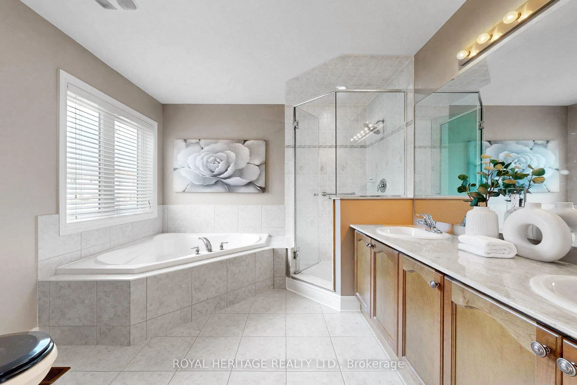 Photo 35 of 32 Bathgate Crescent, Clarington, Courtice — HOMEH