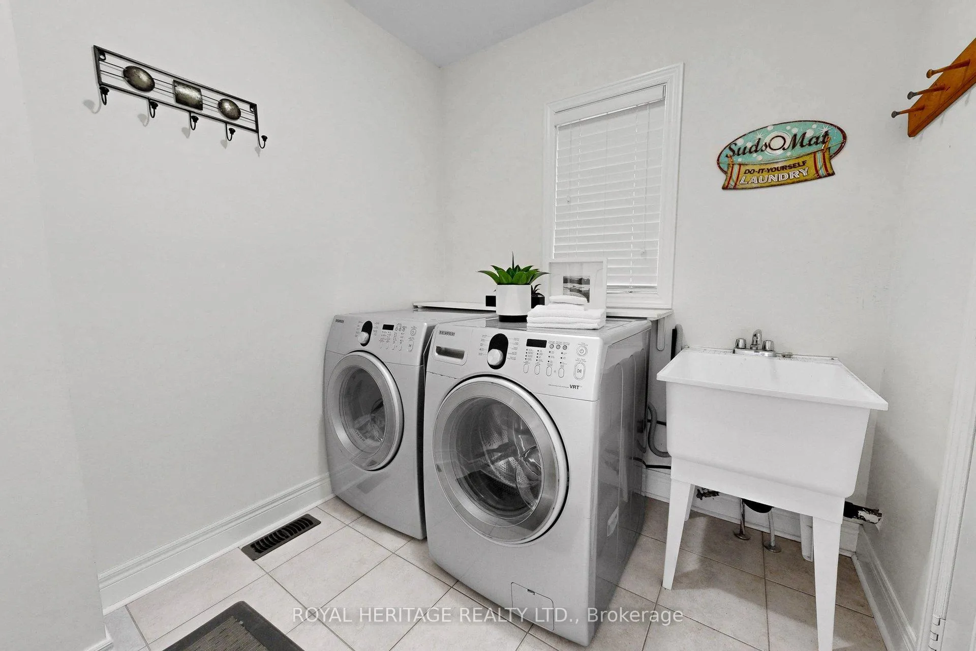 Photo 38 of 32 Bathgate Crescent, Clarington, Courtice — HOMEH