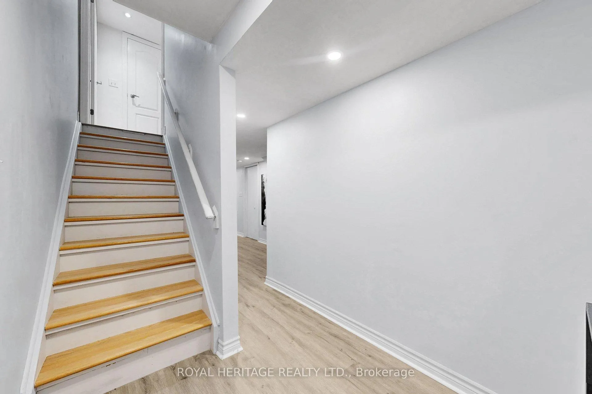 Photo 40 of 32 Bathgate Crescent, Clarington, Courtice — HOMEH