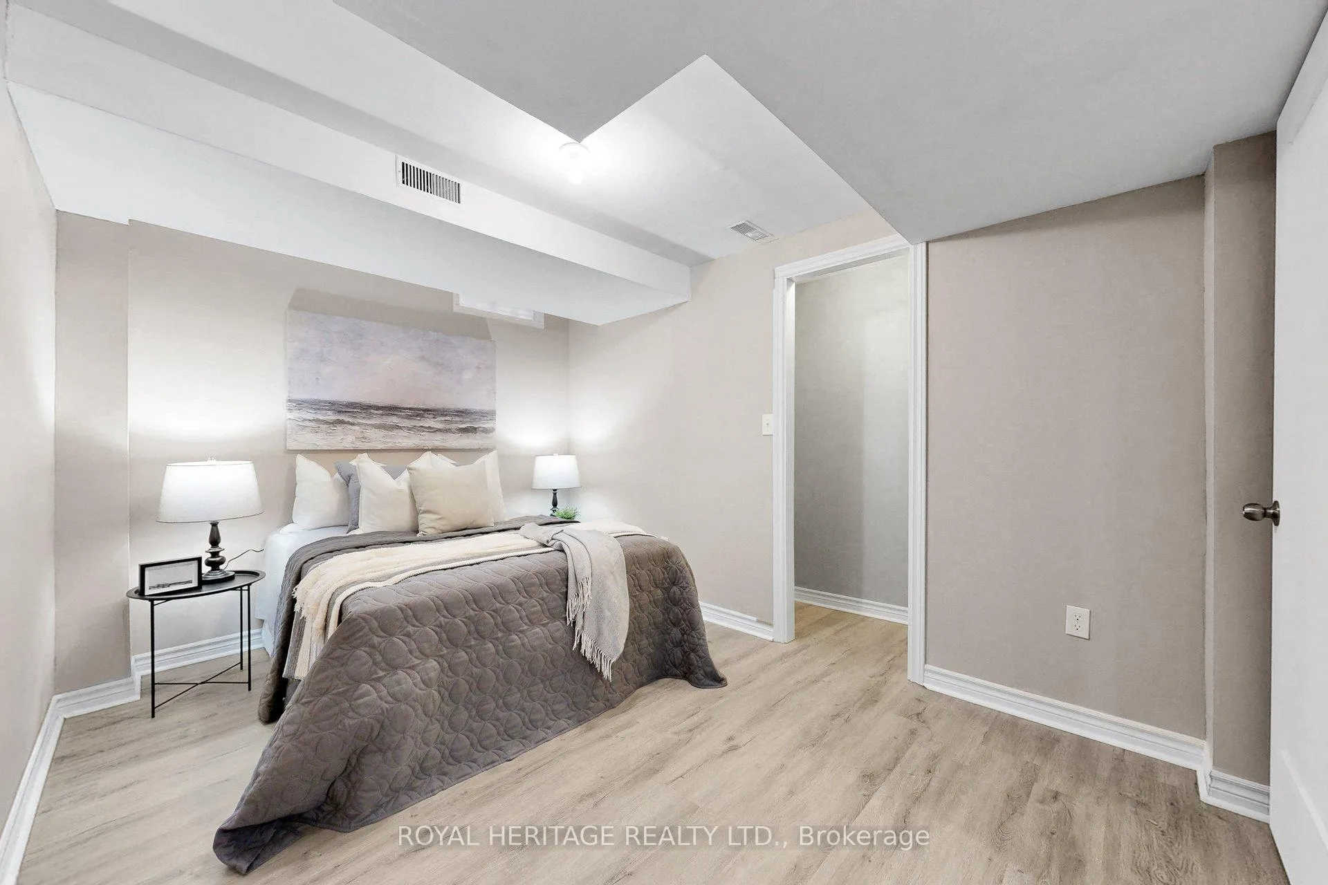 Photo 46 of 32 Bathgate Crescent, Clarington, Courtice — HOMEH